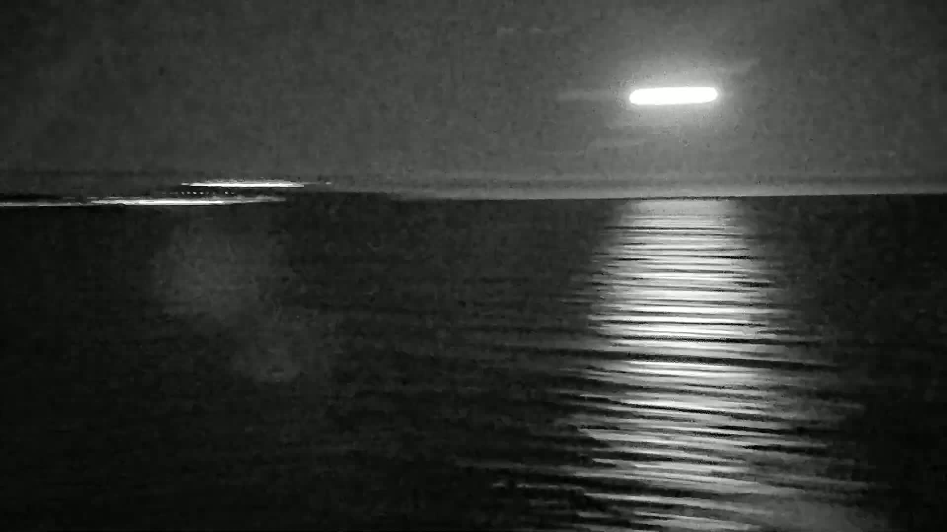 Hyeres, Plage de L'Almanarre Beach Live Cam - Toulon, Var, Provence-Alpes-Côte d’Azur, France