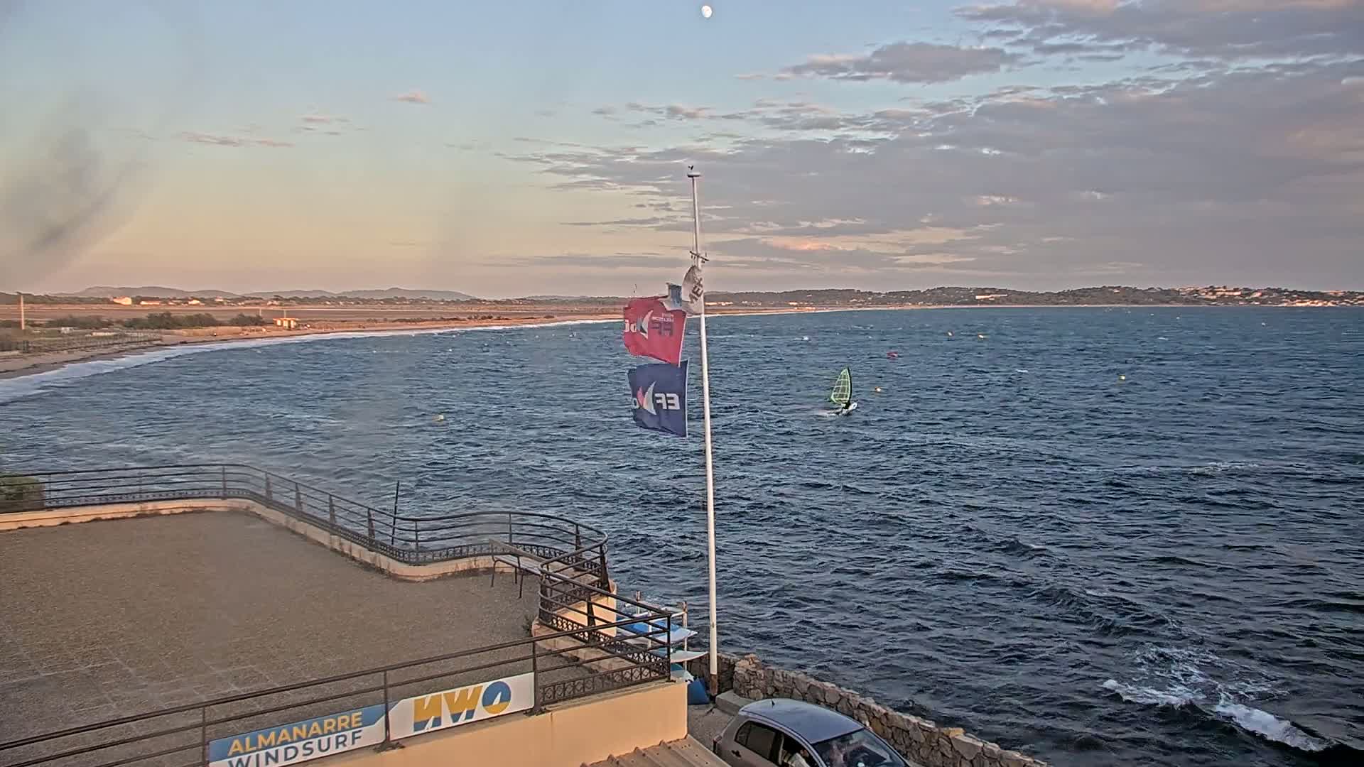 Hyeres, Plage de L'Almanarre Beach Live Cam - Toulon, Var, Provence-Alpes-Côte d’Azur, France