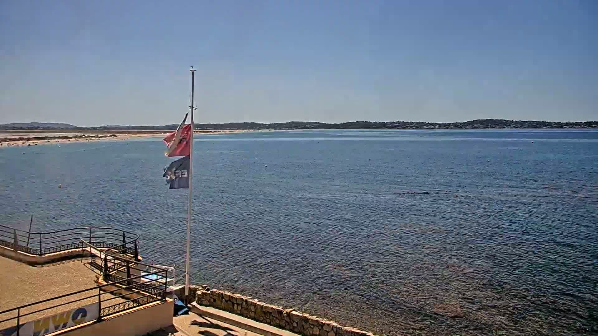 Hyeres, Plage de L'Almanarre Beach Live Cam - Toulon, Var, Provence-Alpes-Côte d’Azur, France