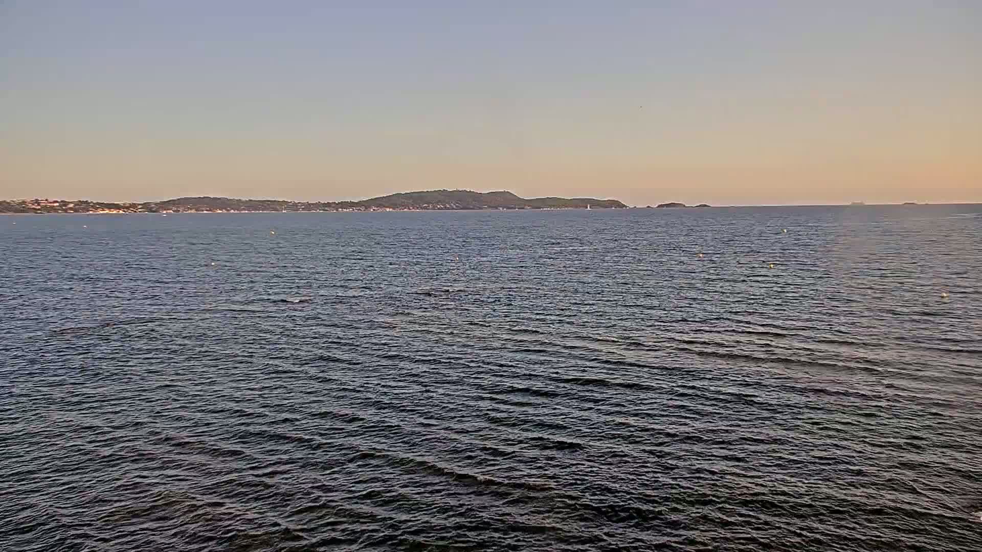Hyeres, Plage de L'Almanarre Beach Live Cam - Toulon, Var, Provence-Alpes-Côte d’Azur, France