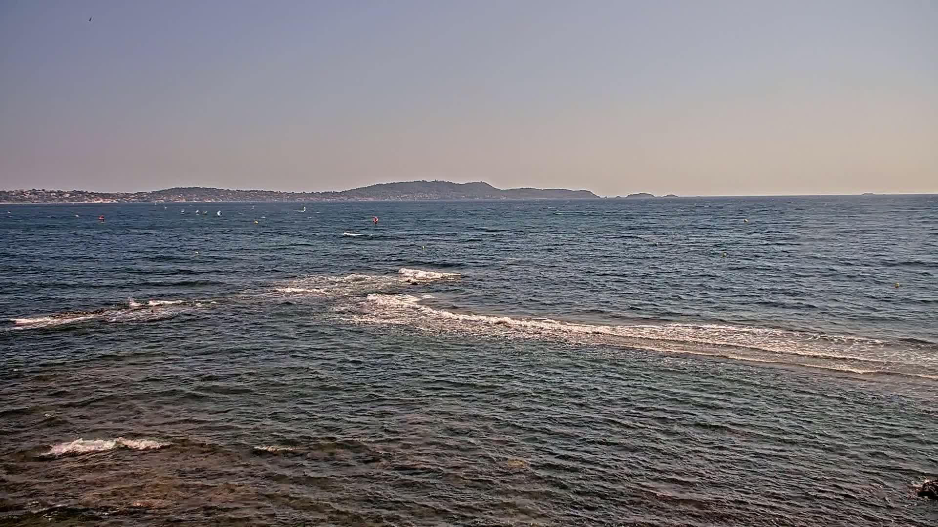 Hyeres, Plage de L'Almanarre Beach Live Cam - Toulon, Var, Provence-Alpes-Côte d’Azur, France