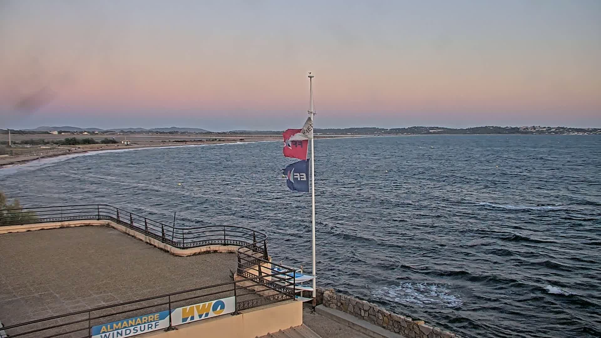 Hyeres, Plage de L'Almanarre Beach Live Cam - Toulon, Var, Provence-Alpes-Côte d’Azur, France