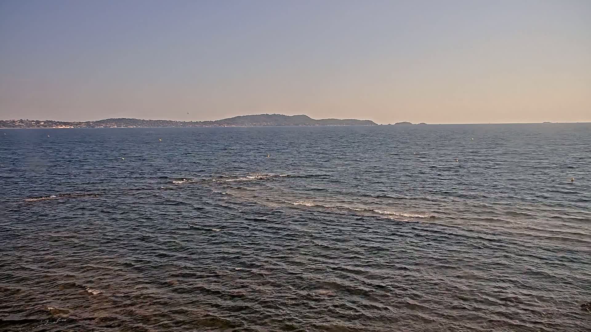 Hyeres, Plage de L'Almanarre Beach Live Cam - Toulon, Var, Provence-Alpes-Côte d’Azur, France
