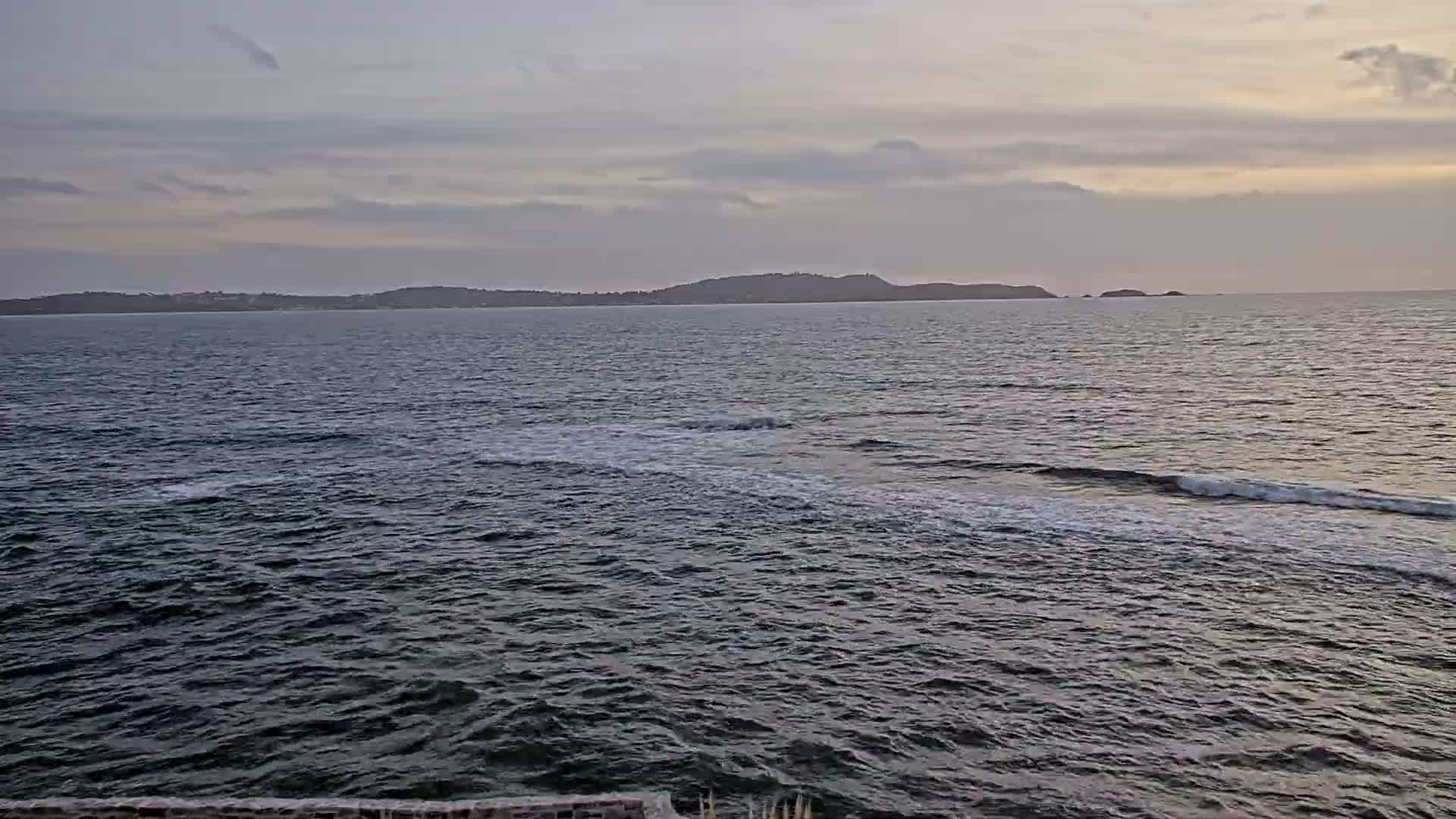 Hyeres, Plage de L'Almanarre Beach Live Cam - Toulon, Var, Provence-Alpes-Côte d’Azur, France