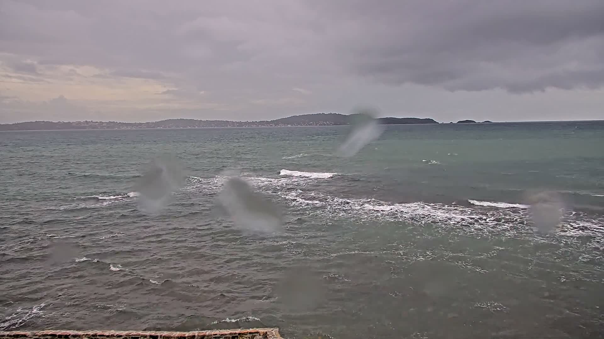 Hyeres, Plage de L'Almanarre Beach Live Cam - Toulon, Var, Provence-Alpes-Côte d’Azur, France