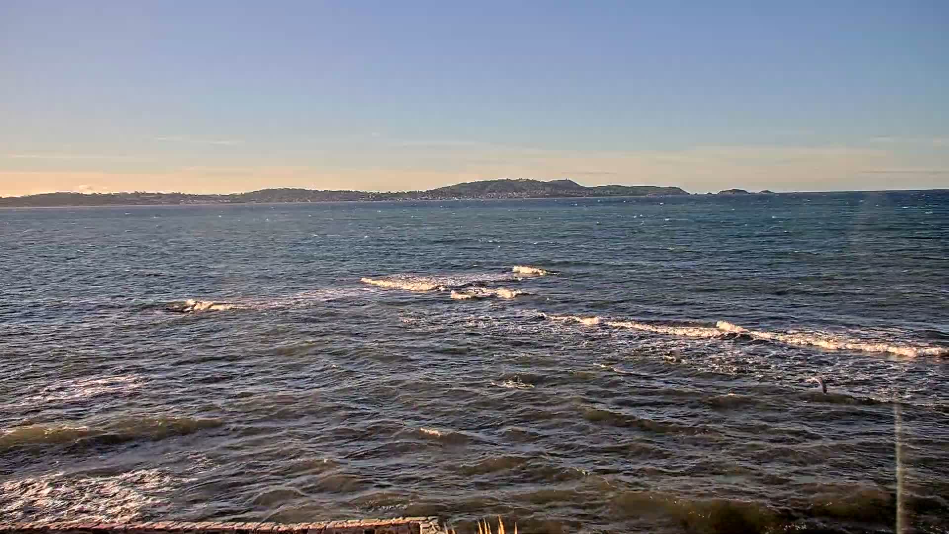 Hyeres, Plage de L'Almanarre Beach Live Cam - Toulon, Var, Provence-Alpes-Côte d’Azur, France
