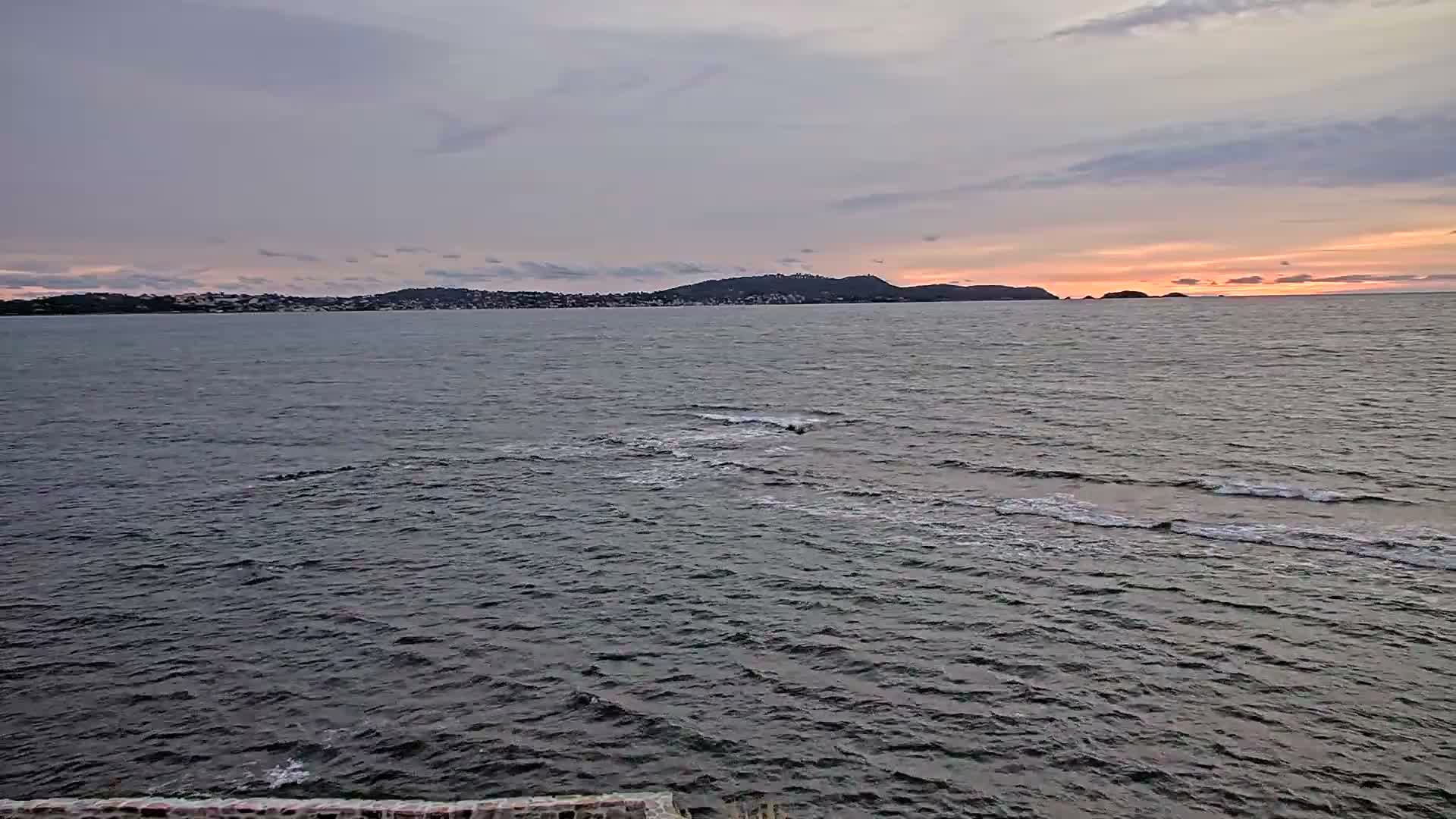 Hyeres, Plage de L'Almanarre Beach Live Cam - Toulon, Var, Provence-Alpes-Côte d’Azur, France