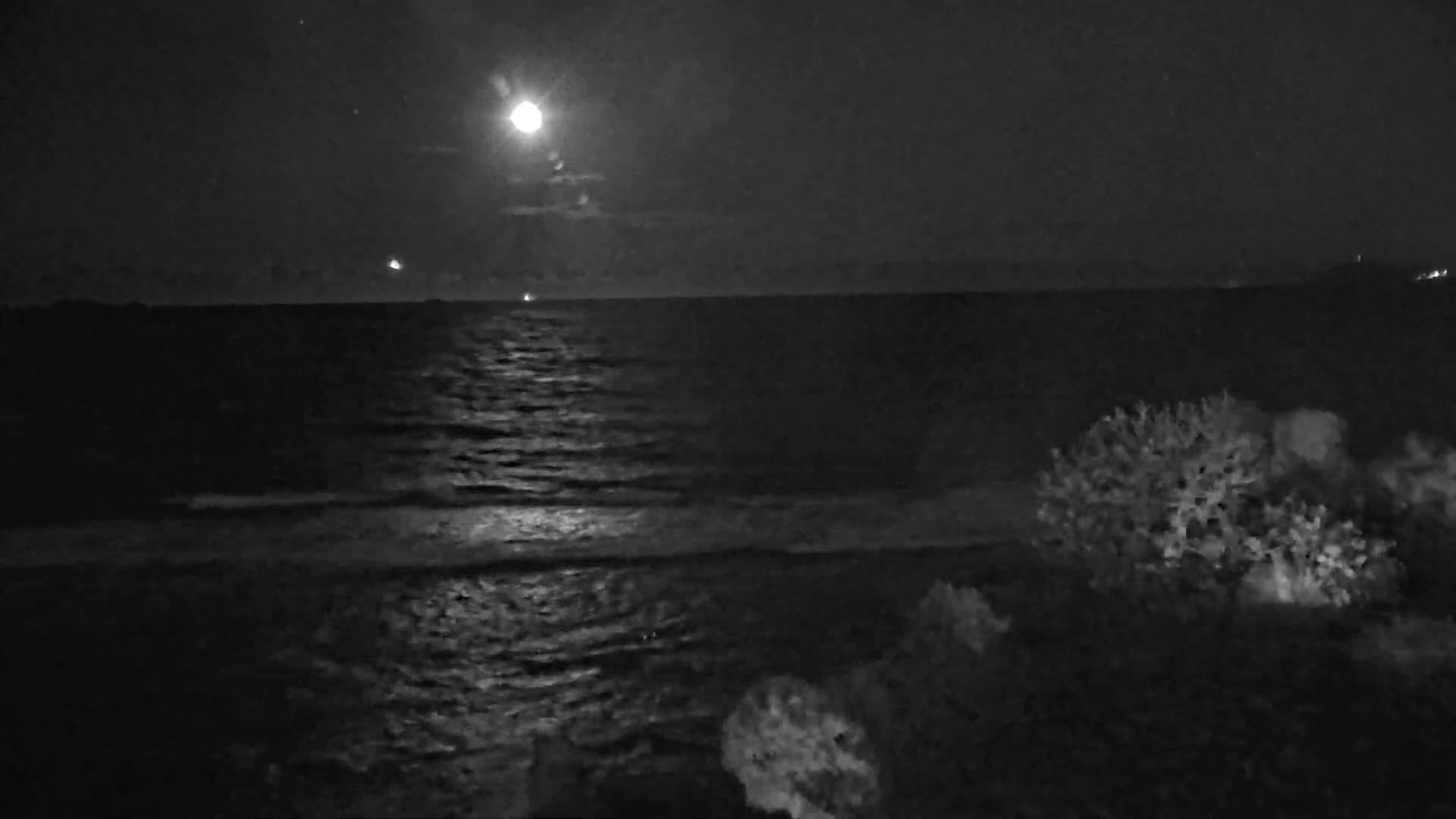 Hyeres, Plage de L'Almanarre Beach Live Cam - Toulon, Var, Provence-Alpes-Côte d’Azur, France