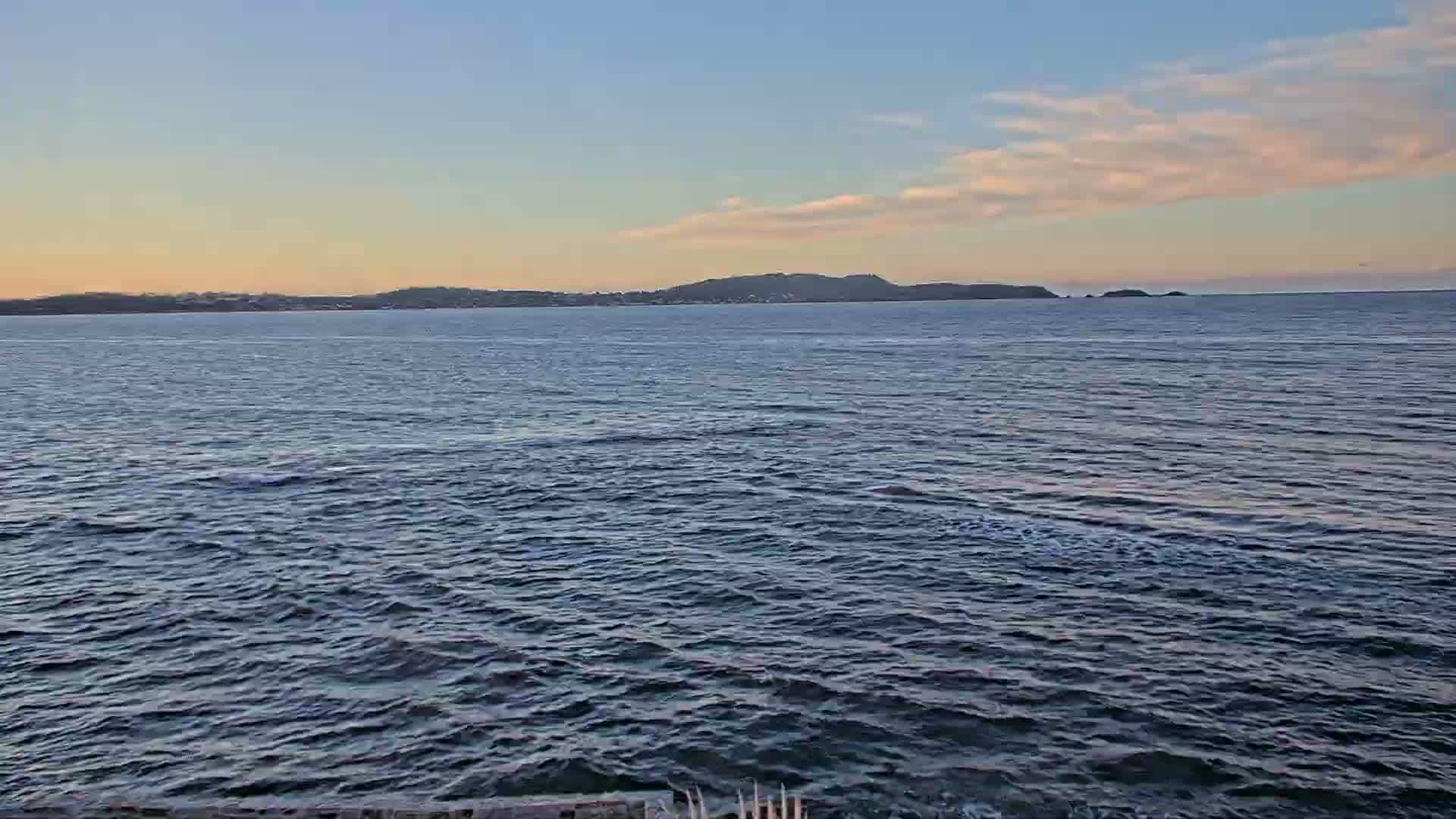 Hyeres, Plage de L'Almanarre Beach Live Cam - Toulon, Var, Provence-Alpes-Côte d’Azur, France