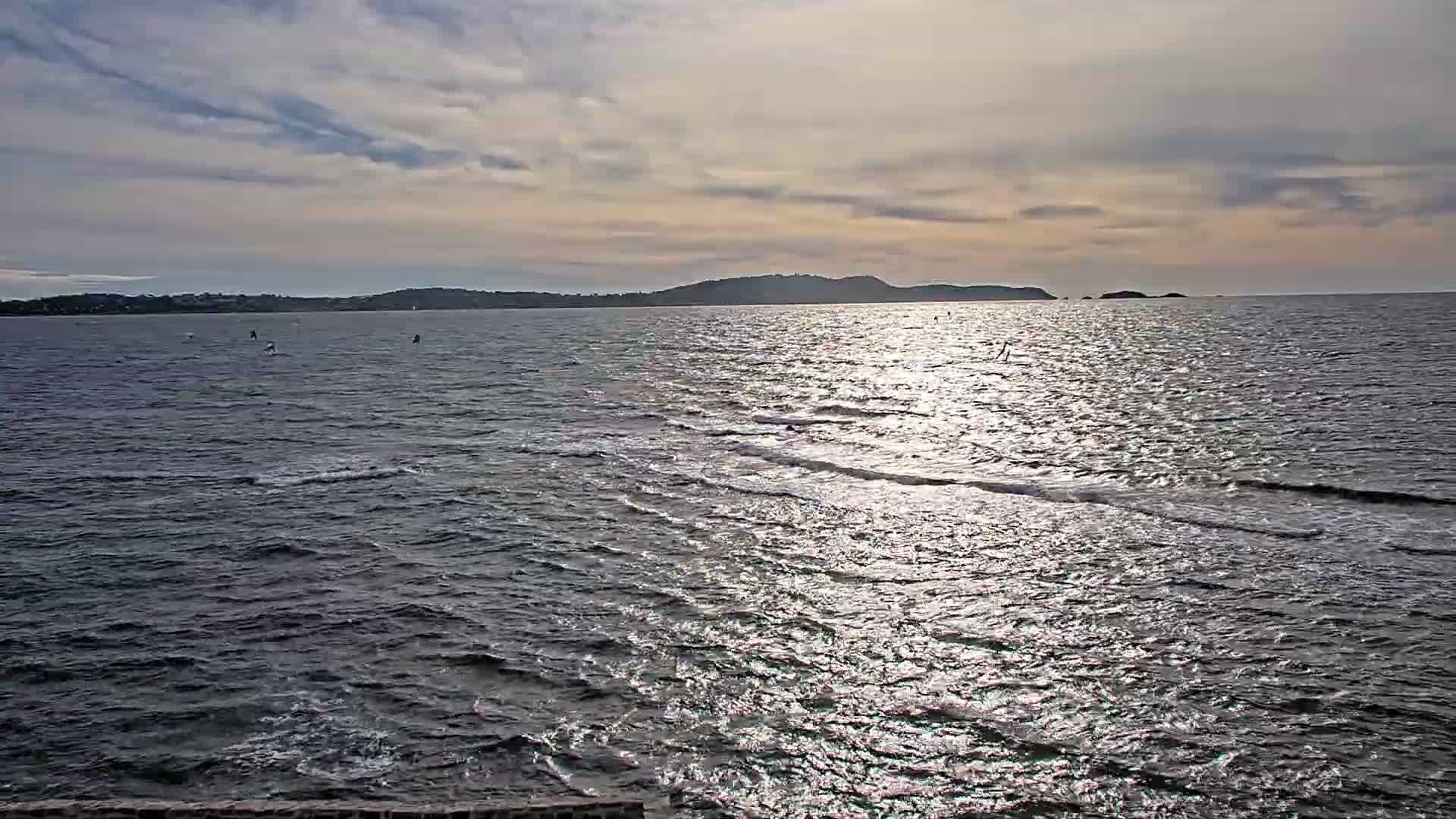 Hyeres, Plage de L'Almanarre Beach Live Cam - Toulon, Var, Provence-Alpes-Côte d’Azur, France