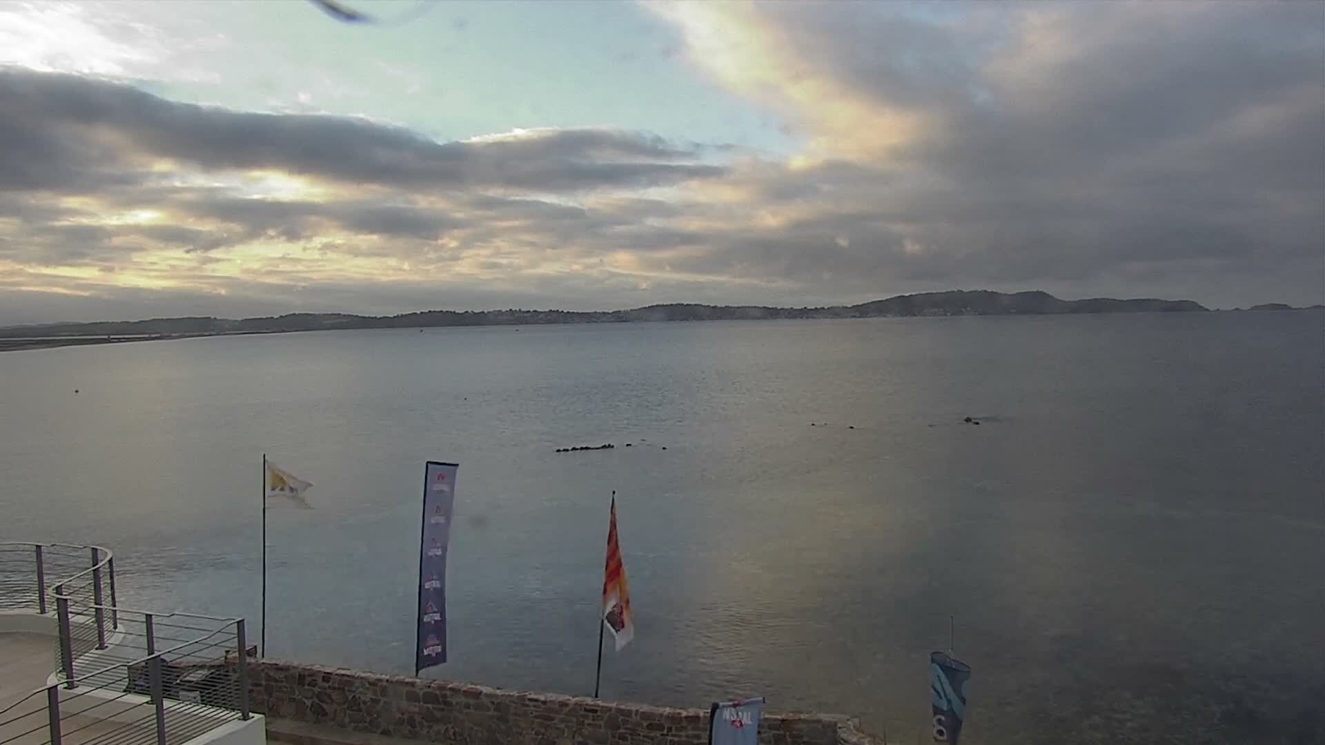 Hyeres, Plage de L'Almanarre Beach Live Cam - Toulon, Var, Provence-Alpes-Côte d’Azur, France