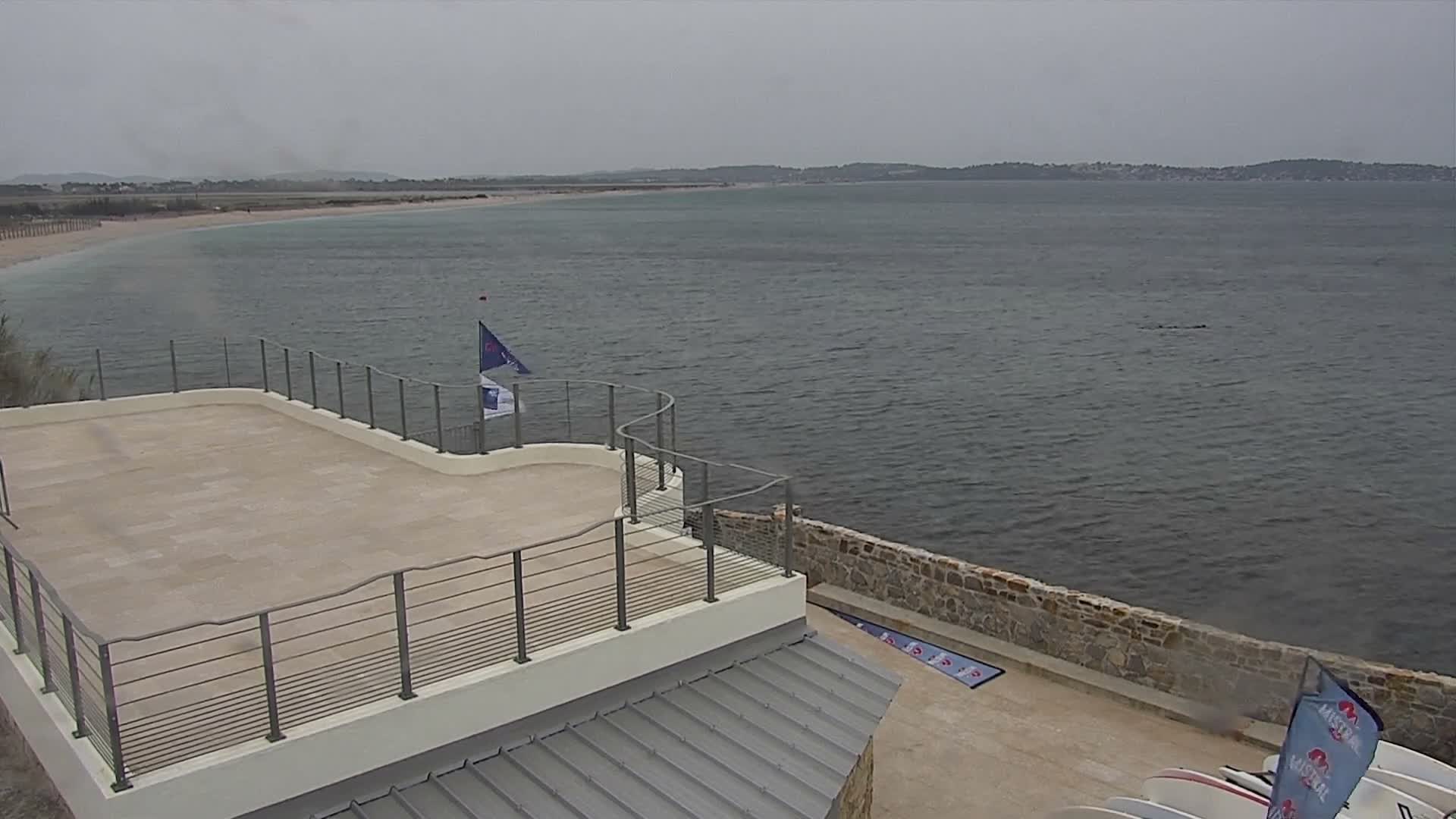 Hyeres, Plage de L'Almanarre Beach Live Cam - Toulon, Var, Provence-Alpes-Côte d’Azur, France