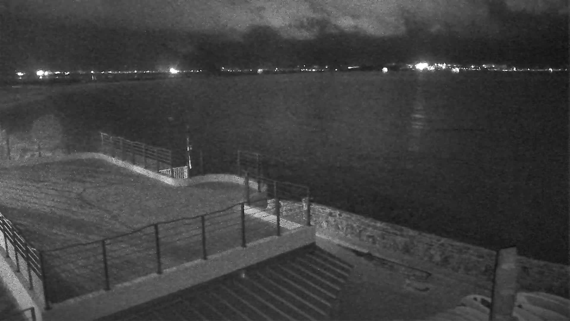 Hyeres, Plage de L'Almanarre Beach Live Cam - Toulon, Var, Provence-Alpes-Côte d’Azur, France