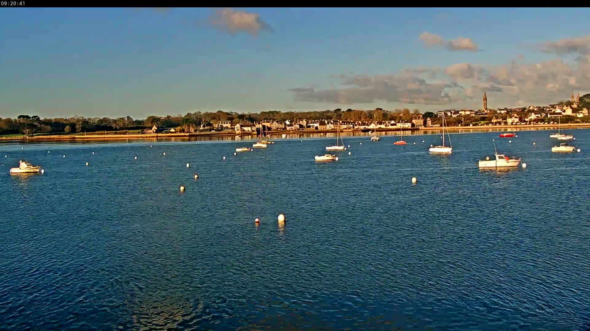 Saint-Pol-de-Leon Comune & Marine Live Cam - Morlaix, Finistere, Bretagne, France