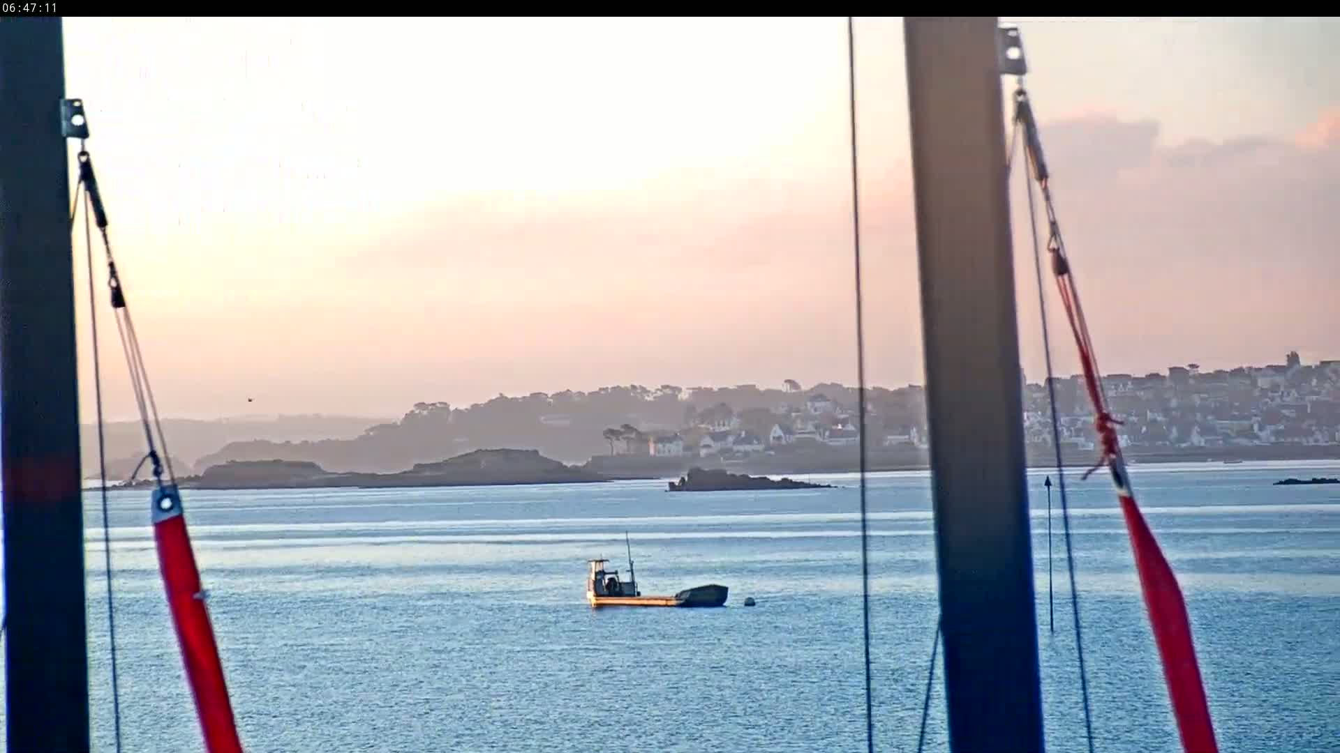 Saint-Pol-de-Leon Comune & Marine Live Cam - Morlaix, Finistere, Bretagne, France