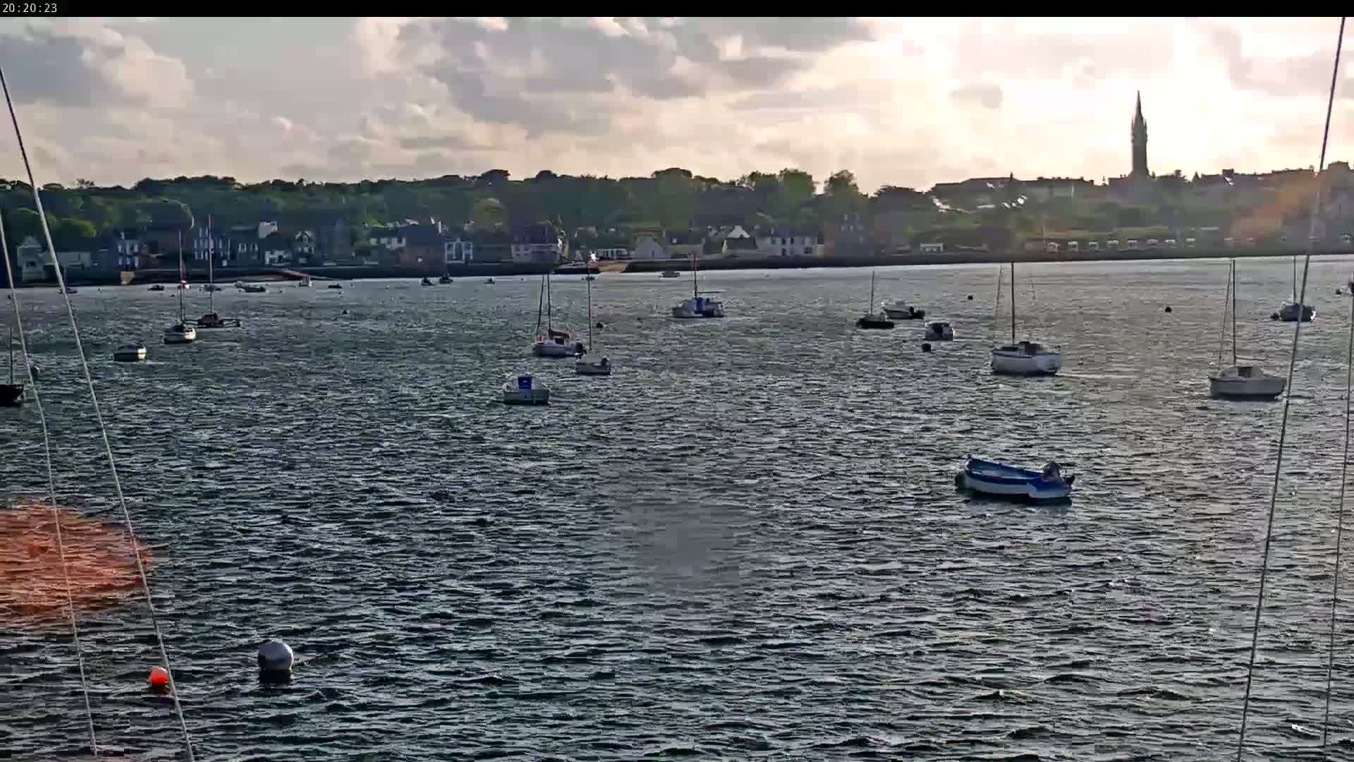 Saint-Pol-de-Leon Comune & Marine Live Cam - Morlaix, Finistere, Bretagne, France