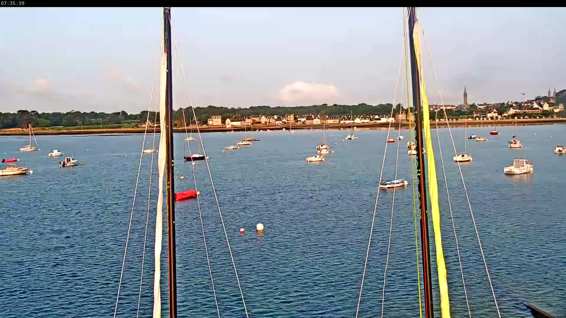 Saint-Pol-de-Leon Comune & Marine Live Cam - Morlaix, Finistere, Bretagne, France