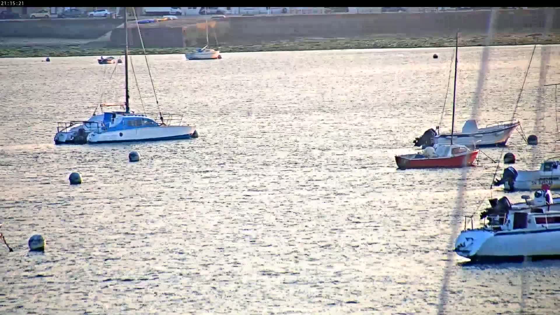 Saint-Pol-de-Leon Comune & Marine Live Cam - Morlaix, Finistere, Bretagne, France