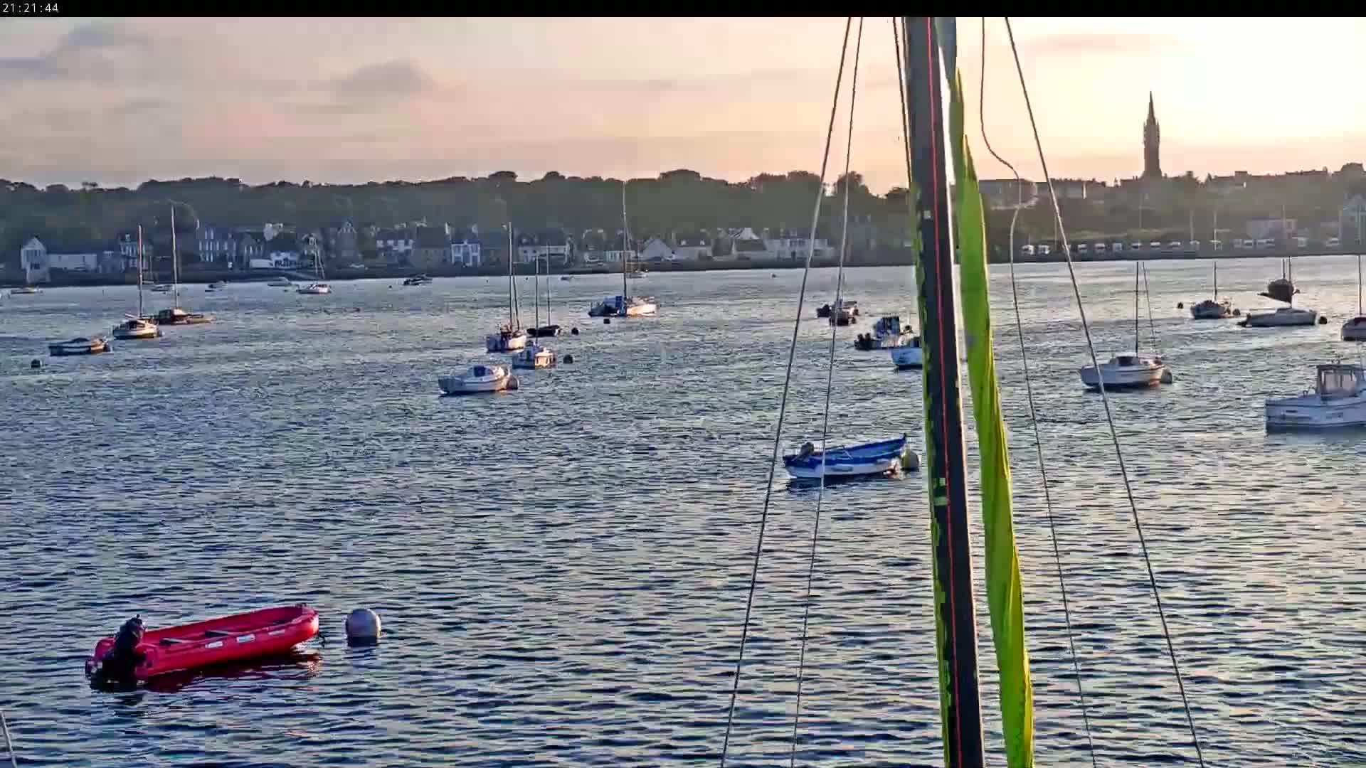 Saint-Pol-de-Leon Comune & Marine Live Cam - Morlaix, Finistere, Bretagne, France