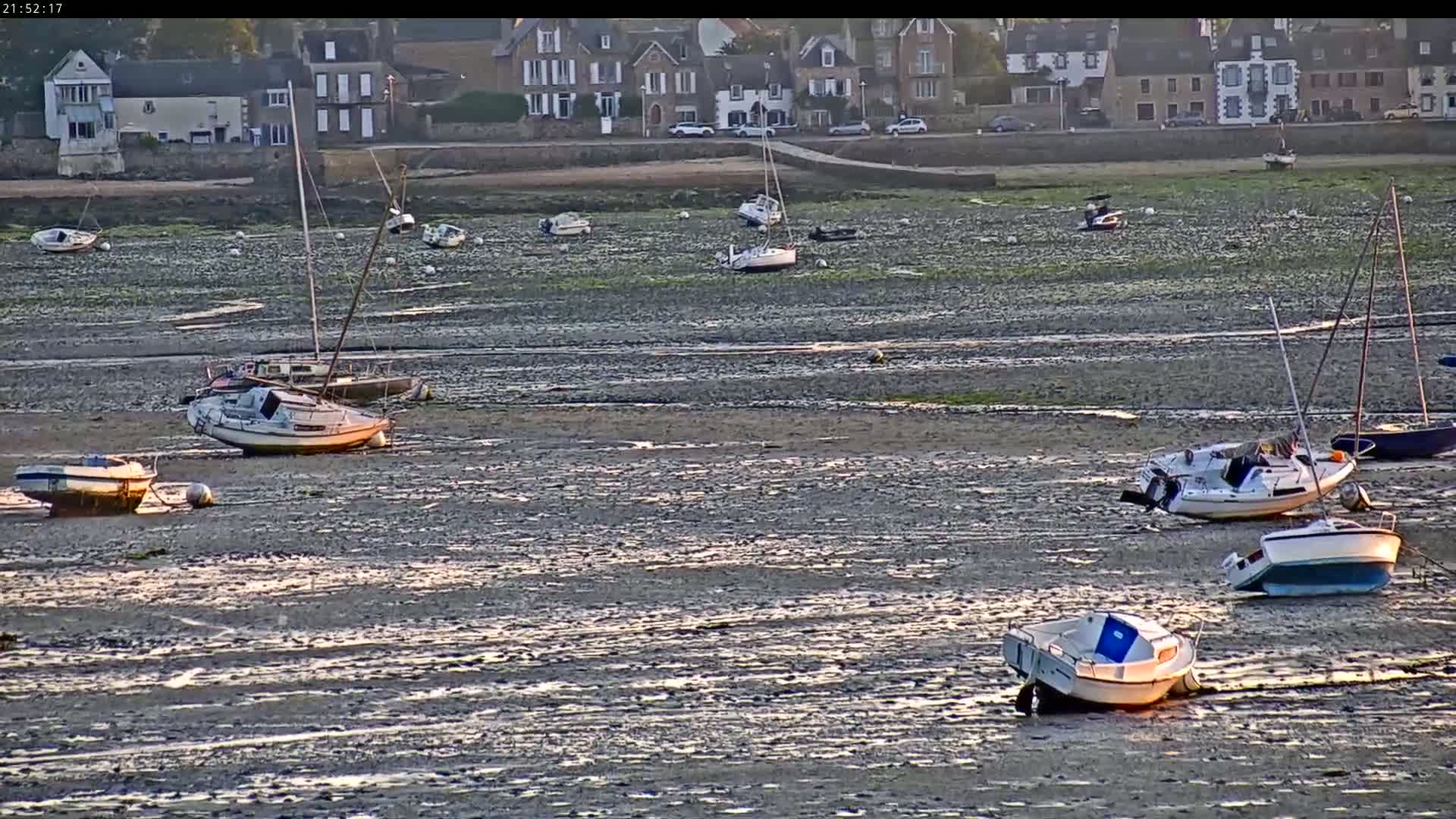 Saint-Pol-de-Leon Comune & Marine Live Cam - Morlaix, Finistere, Bretagne, France