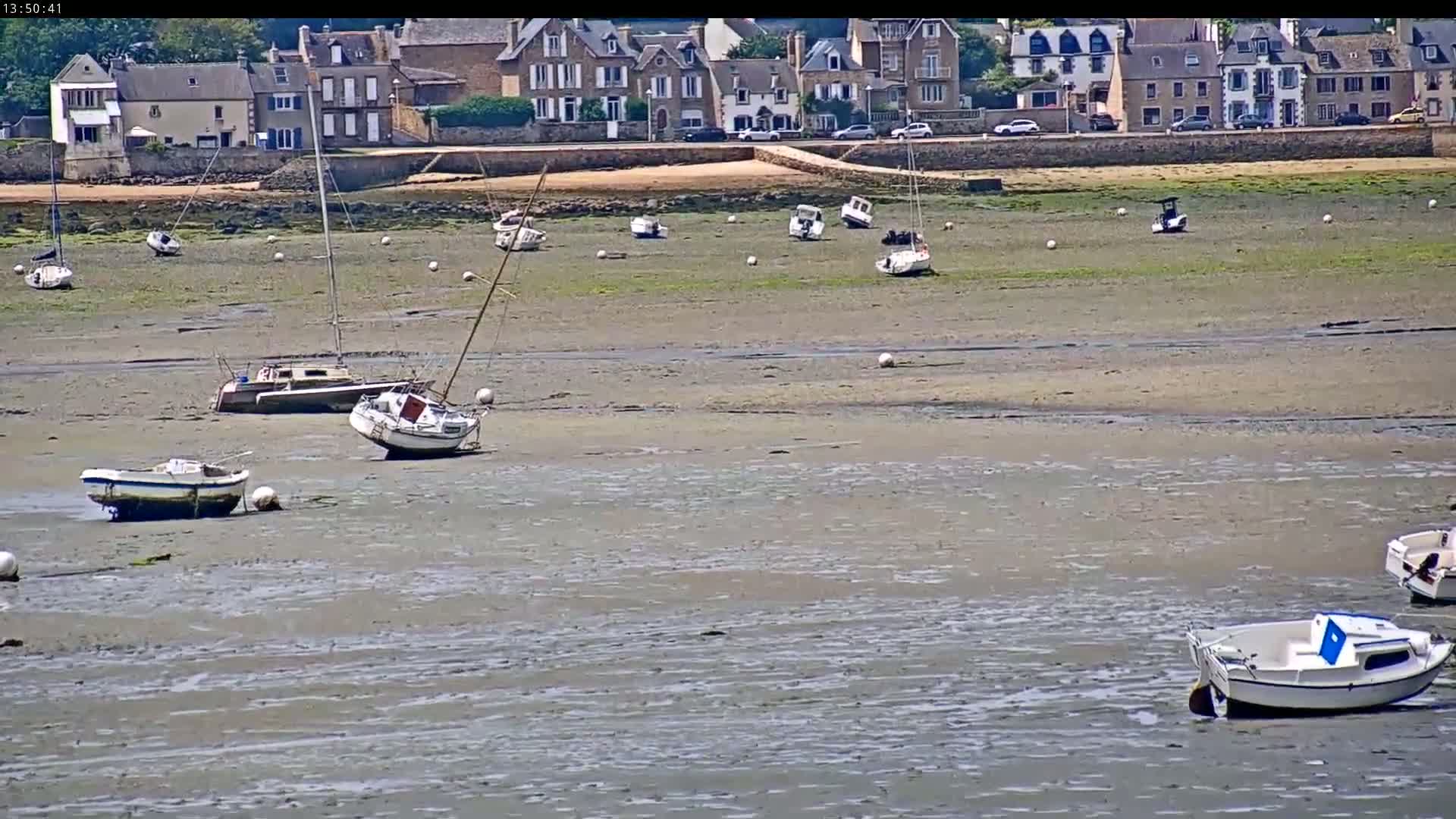 Saint-Pol-de-Leon Comune & Marine Live Cam - Morlaix, Finistere, Bretagne, France