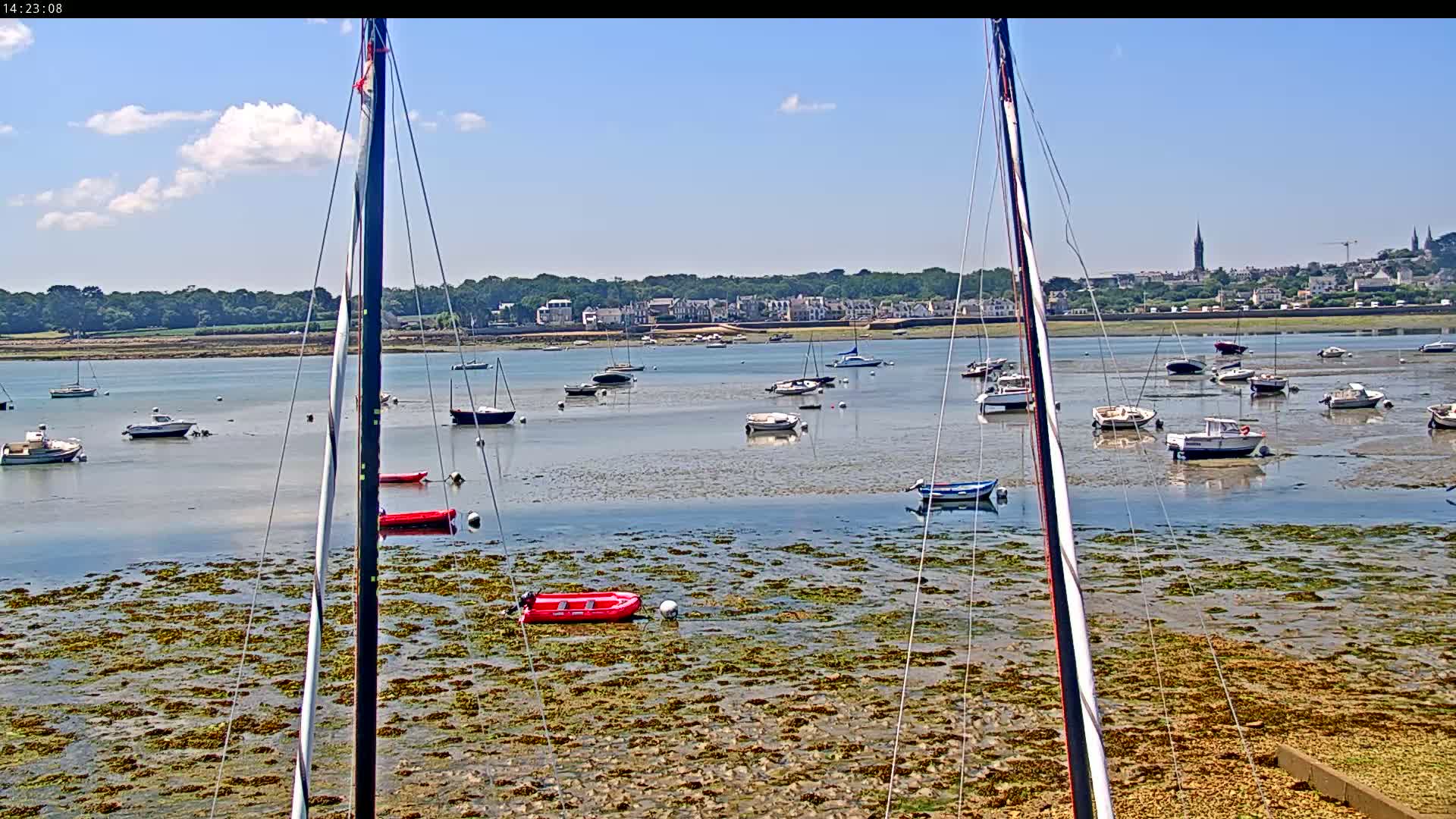 Saint-Pol-de-Leon Comune & Marine Live Cam - Morlaix, Finistere, Bretagne, France