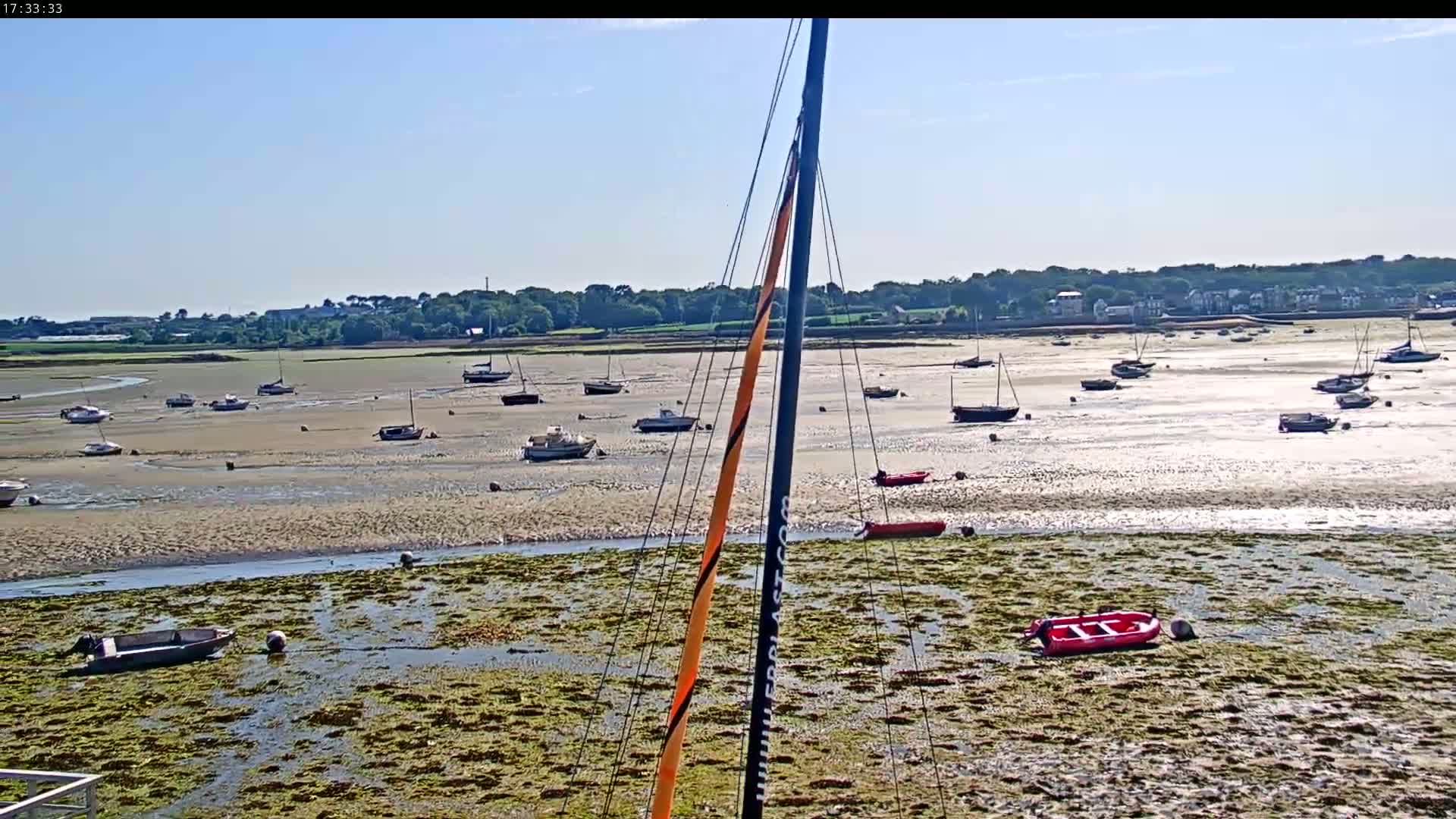 Saint-Pol-de-Leon Comune & Marine Live Cam - Morlaix, Finistere, Bretagne, France