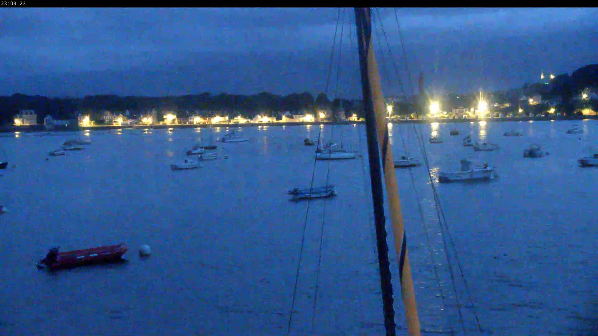 Saint-Pol-de-Leon Comune & Marine Live Cam - Morlaix, Finistere, Bretagne, France