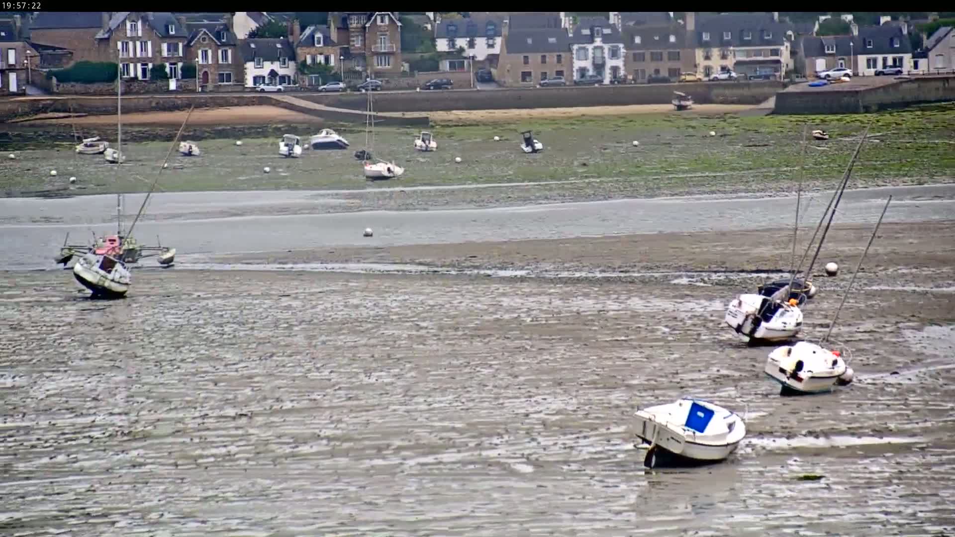 Saint-Pol-de-Leon Comune & Marine Live Cam - Morlaix, Finistere, Bretagne, France