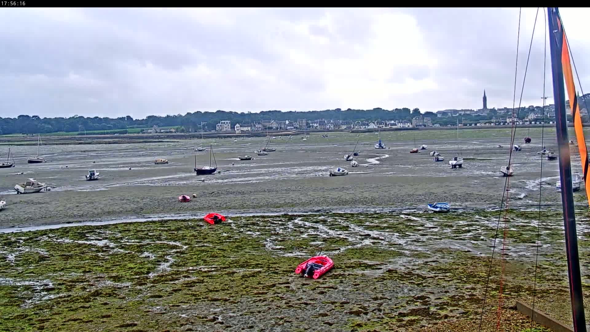 Saint-Pol-de-Leon Comune & Marine Live Cam - Morlaix, Finistere, Bretagne, France
