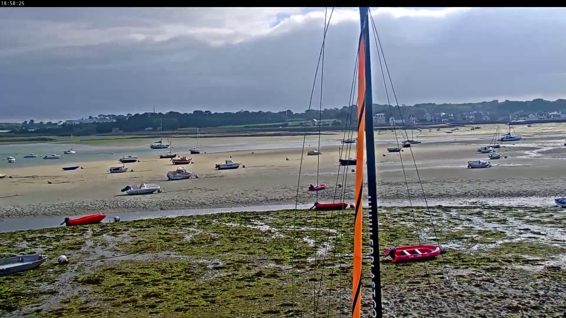 Saint-Pol-de-Leon Comune & Marine Live Cam - Morlaix, Finistere, Bretagne, France