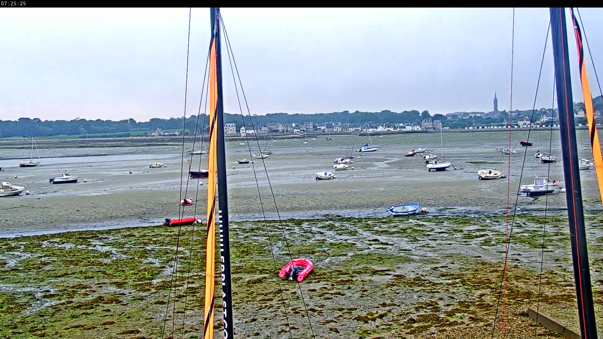 Saint-Pol-de-Leon Comune & Marine Live Cam - Morlaix, Finistere, Bretagne, France