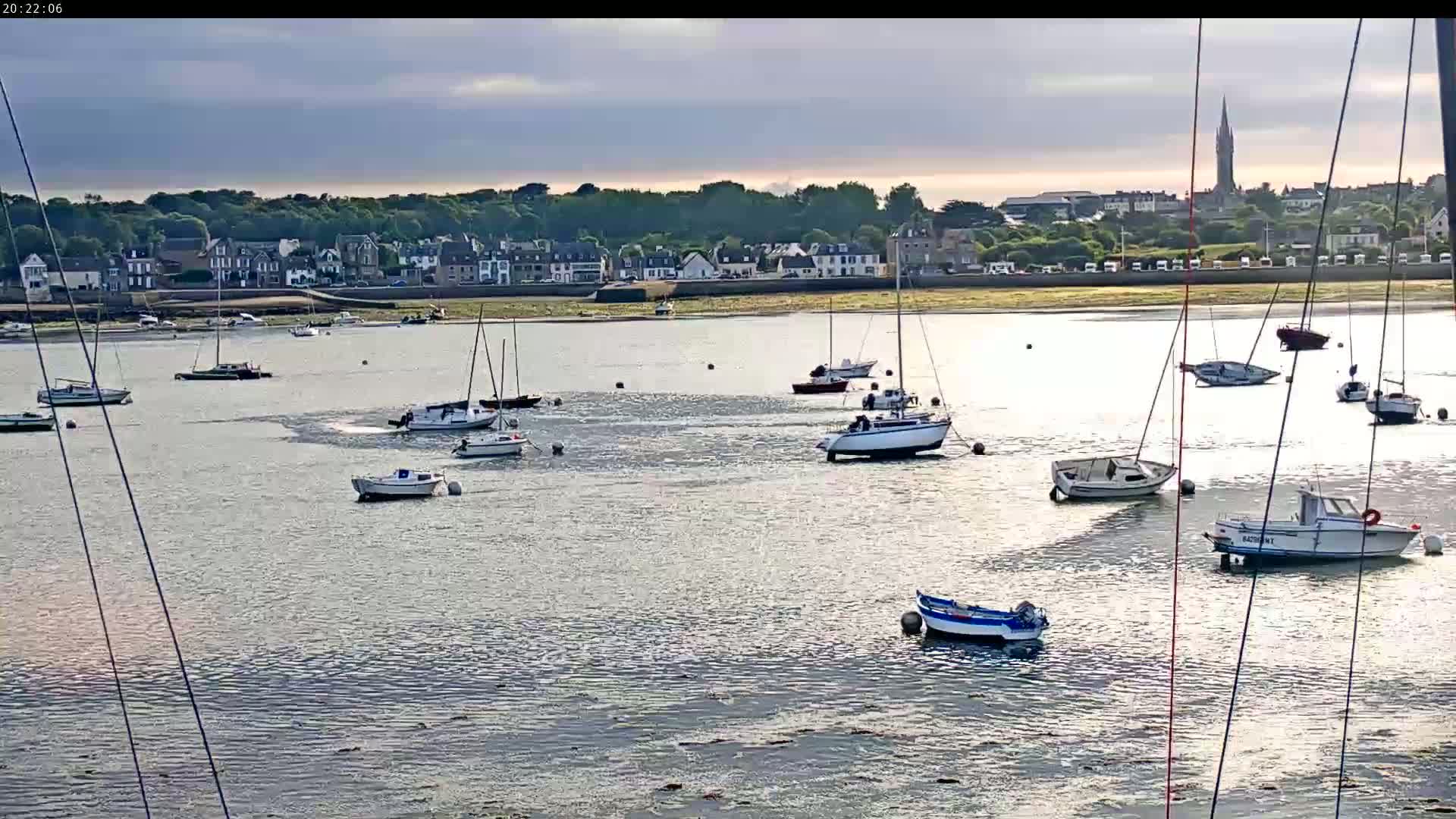Saint-Pol-de-Leon Comune & Marine Live Cam - Morlaix, Finistere, Bretagne, France