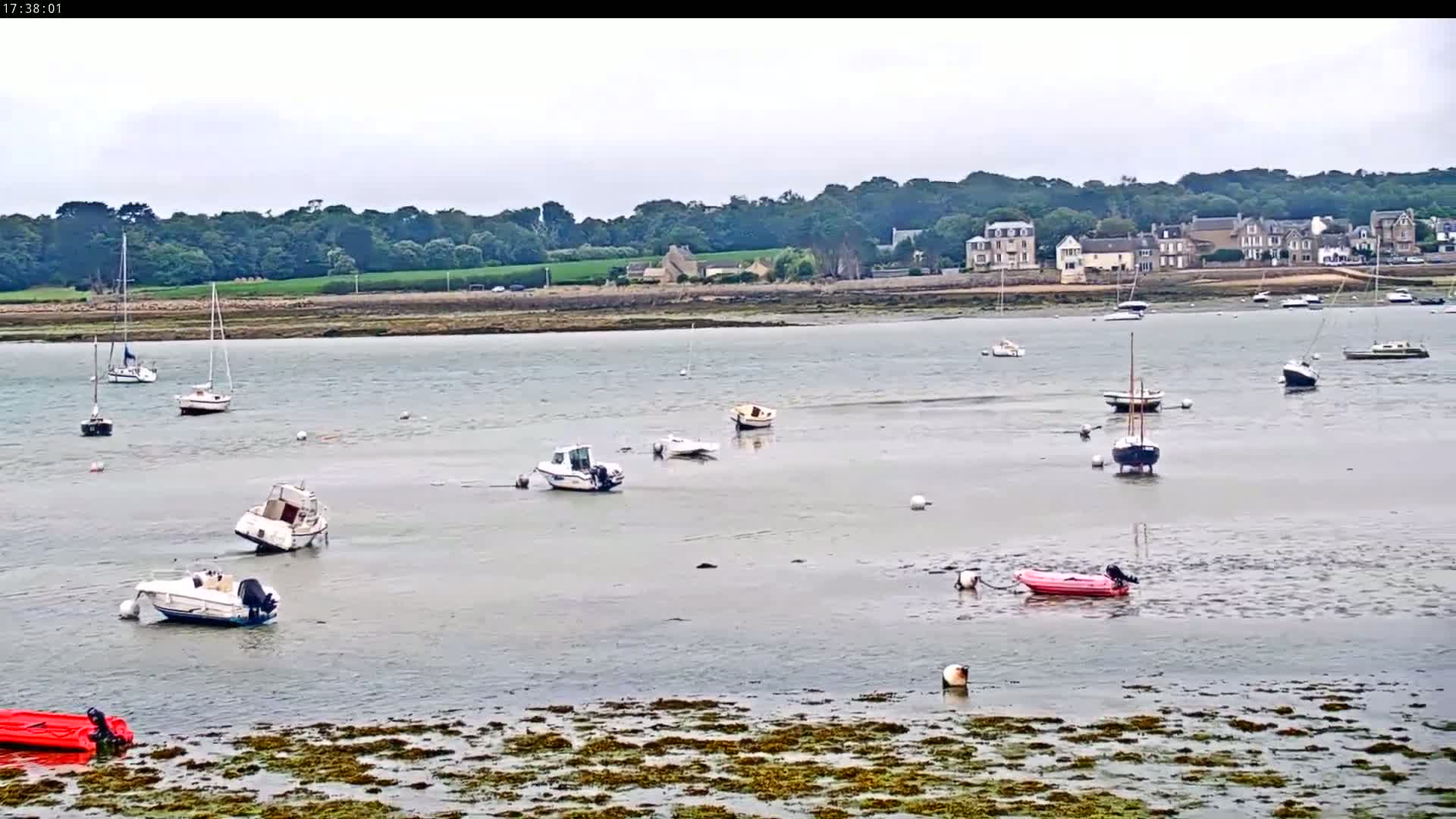 Saint-Pol-de-Leon Comune & Marine Live Cam - Morlaix, Finistere, Bretagne, France