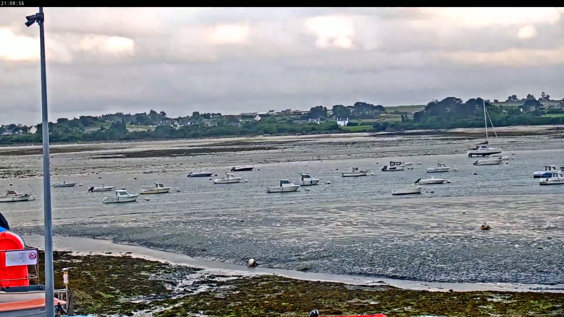 Saint-Pol-de-Leon Comune & Marine Live Cam - Morlaix, Finistere, Bretagne, France
