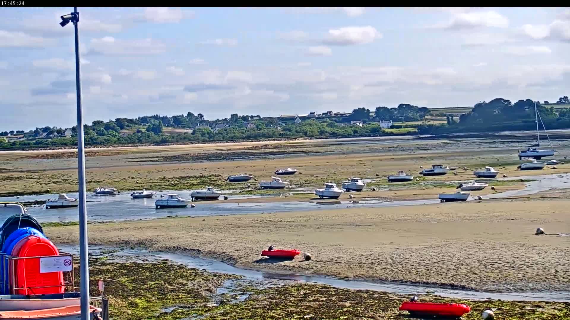Saint-Pol-de-Leon Comune & Marine Live Cam - Morlaix, Finistere, Bretagne, France