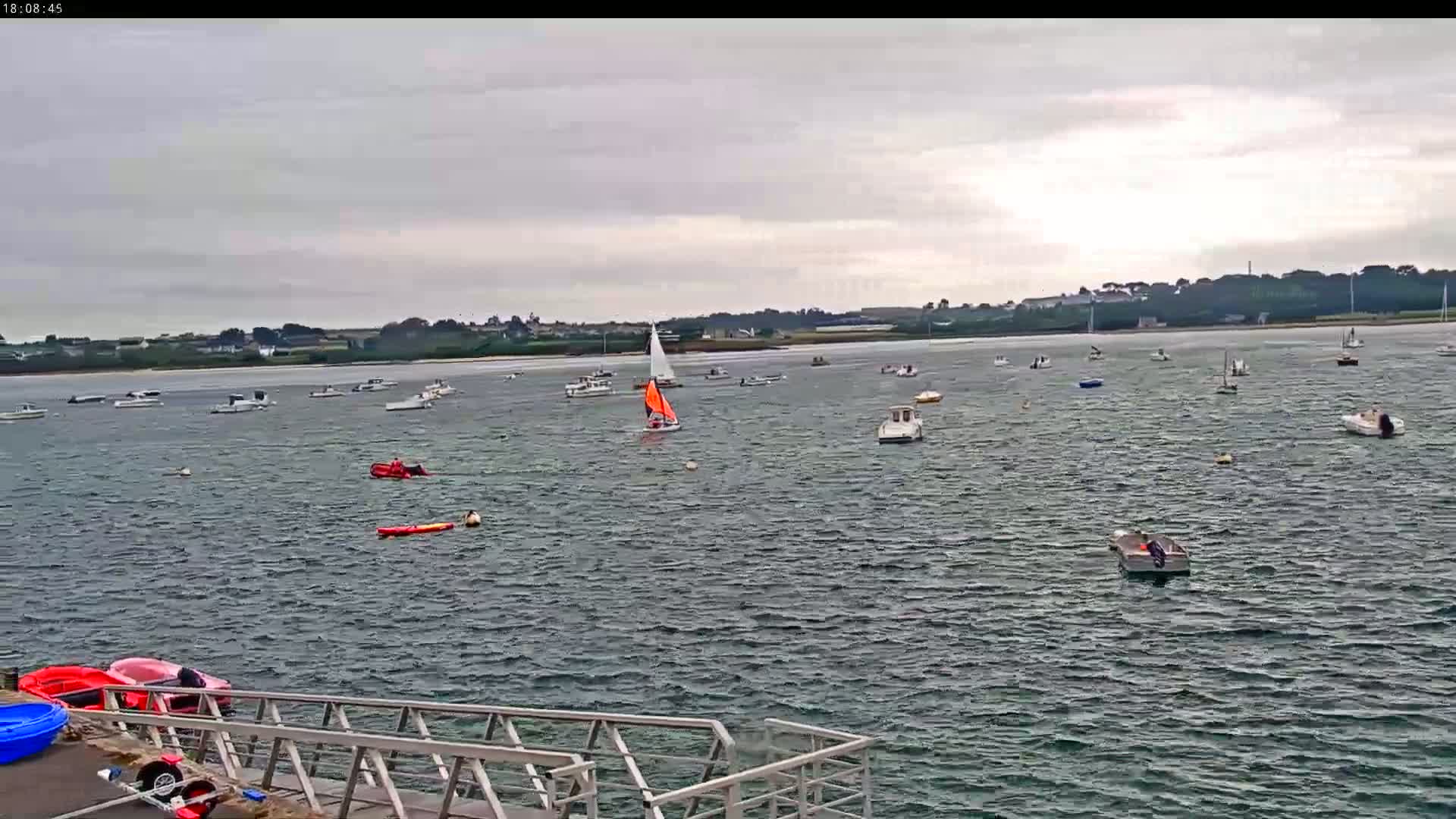 Saint-Pol-de-Leon Comune & Marine Live Cam - Morlaix, Finistere, Bretagne, France