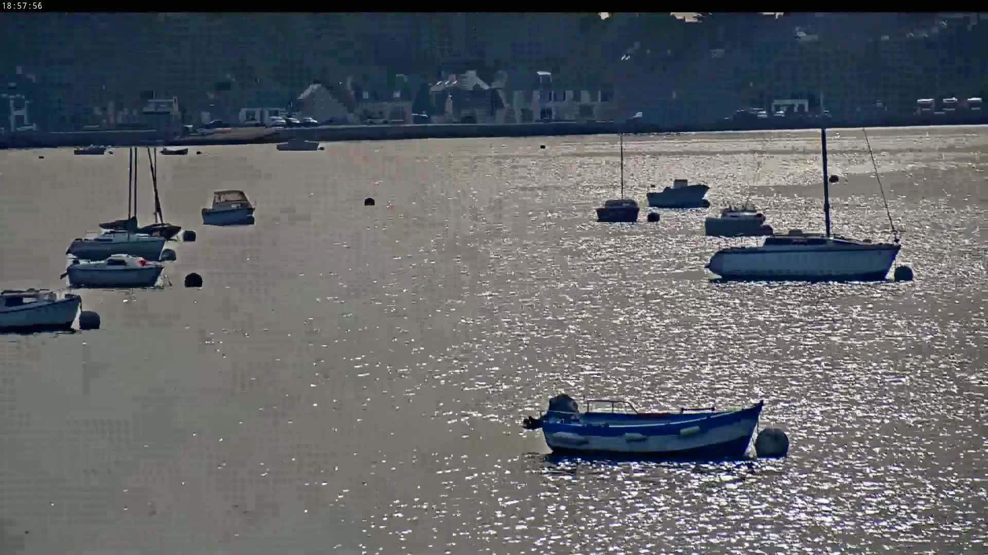 Saint-Pol-de-Leon Comune & Marine Live Cam - Morlaix, Finistere, Bretagne, France