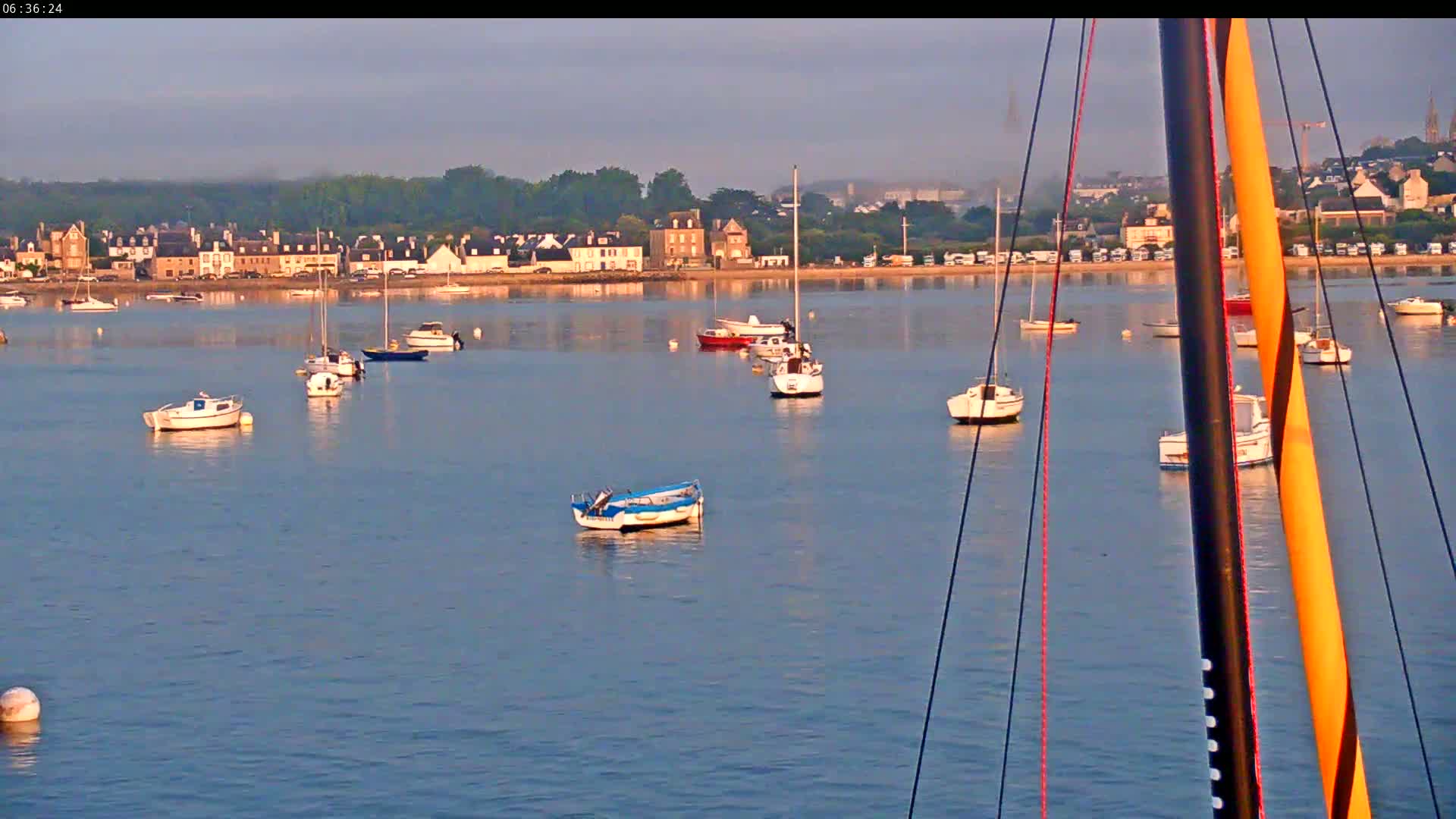 Saint-Pol-de-Leon Comune & Marine Live Cam - Morlaix, Finistere, Bretagne, France