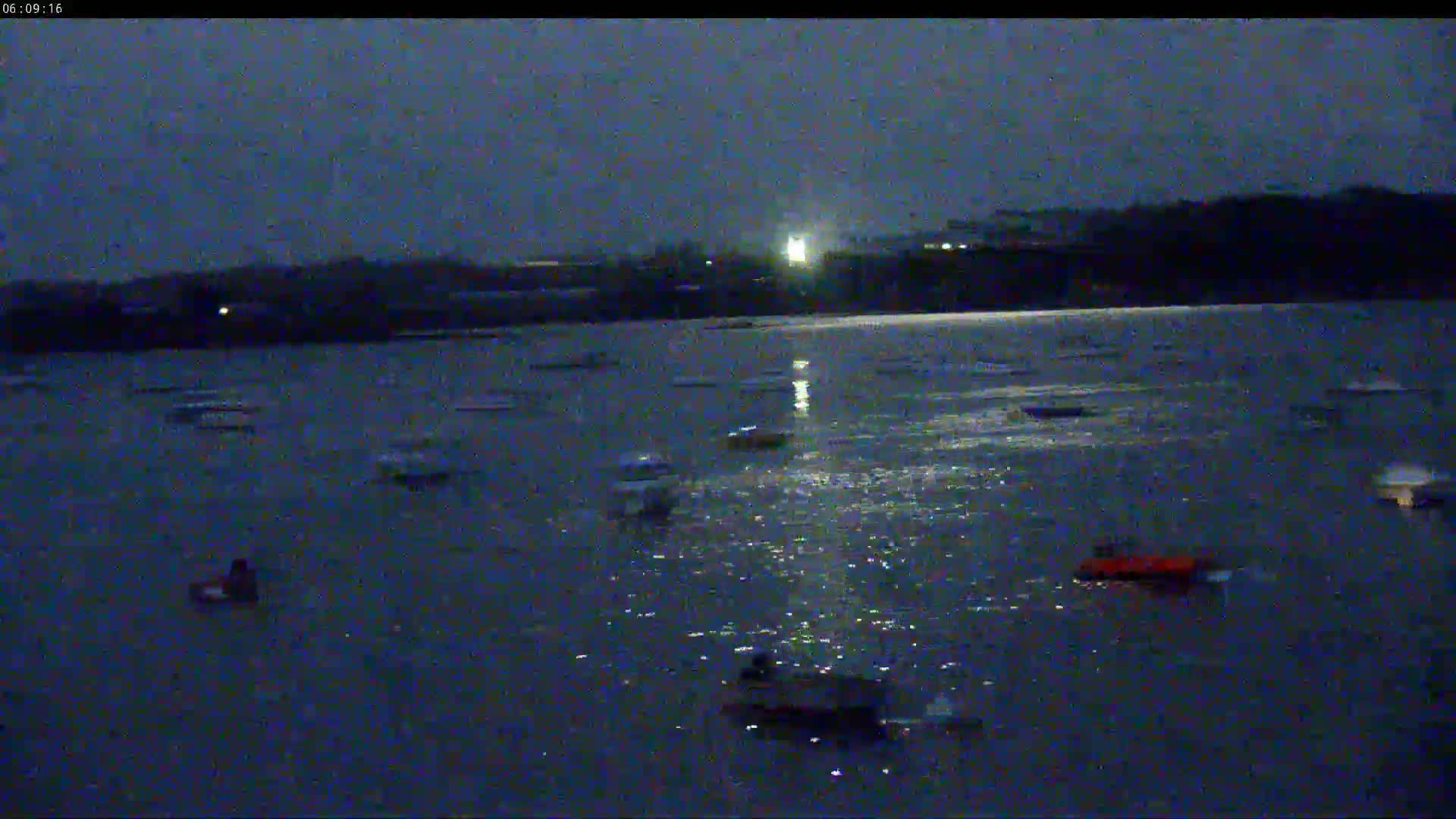 Saint-Pol-de-Leon Comune & Marine Live Cam - Morlaix, Finistere, Bretagne, France
