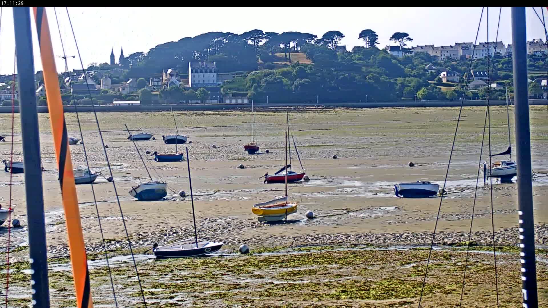 Saint-Pol-de-Leon Comune & Marine Live Cam - Morlaix, Finistere, Bretagne, France