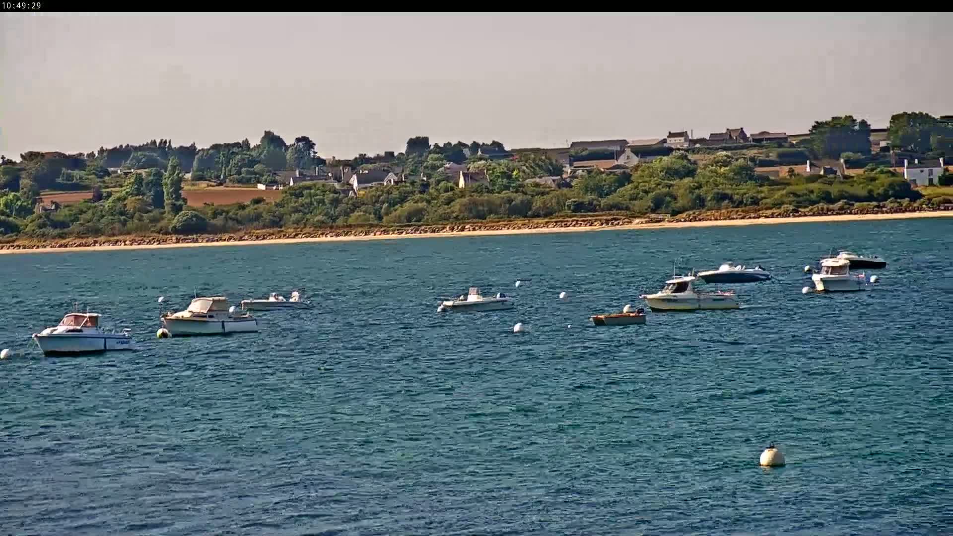 Saint-Pol-de-Leon Comune & Marine Live Cam - Morlaix, Finistere, Bretagne, France