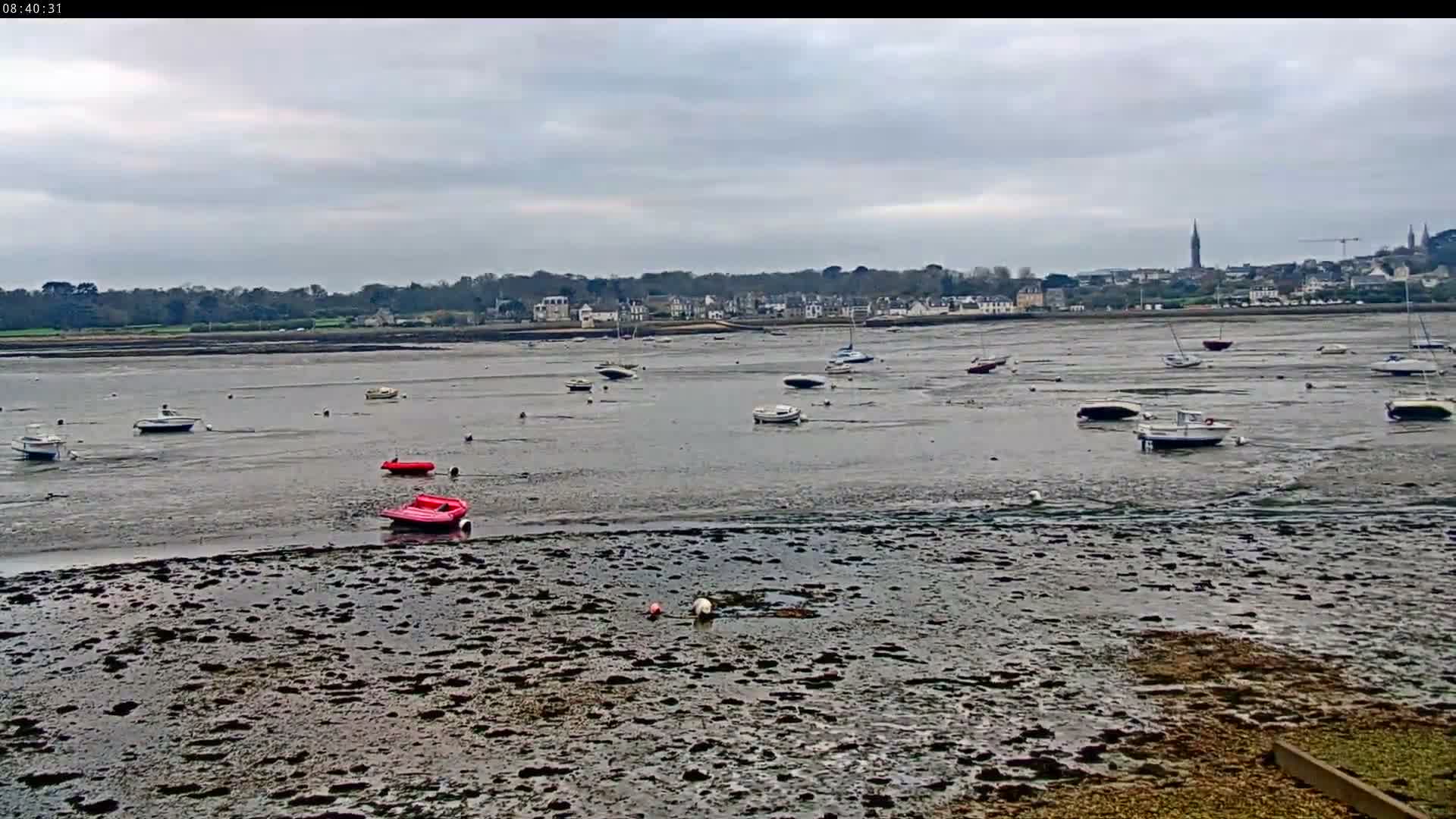 Saint-Pol-de-Leon Comune & Marine Live Cam - Morlaix, Finistere, Bretagne, France