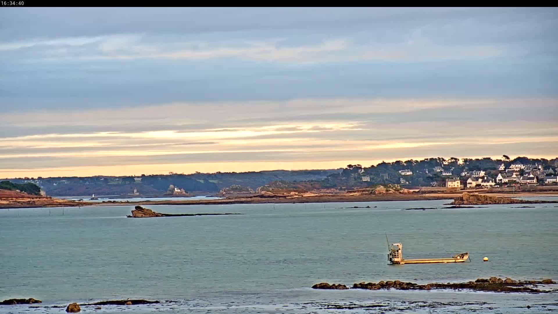 Saint-Pol-de-Leon Comune & Marine Live Cam - Morlaix, Finistere, Bretagne, France