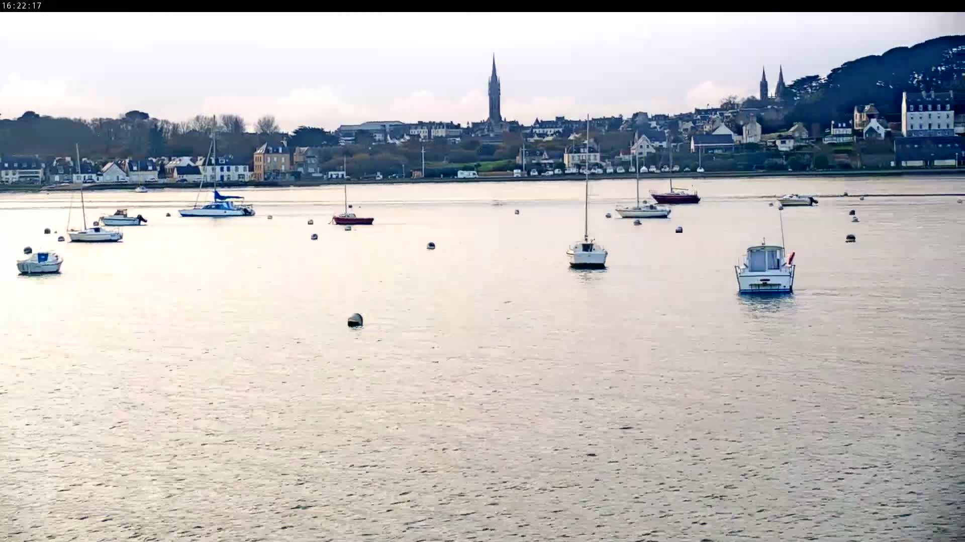 Saint-Pol-de-Leon Comune & Marine Live Cam - Morlaix, Finistere, Bretagne, France