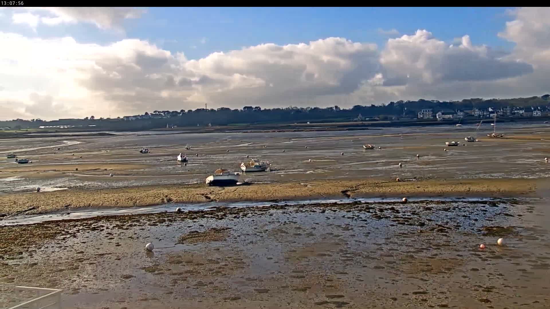 Saint-Pol-de-Leon Comune & Marine Live Cam - Morlaix, Finistere, Bretagne, France