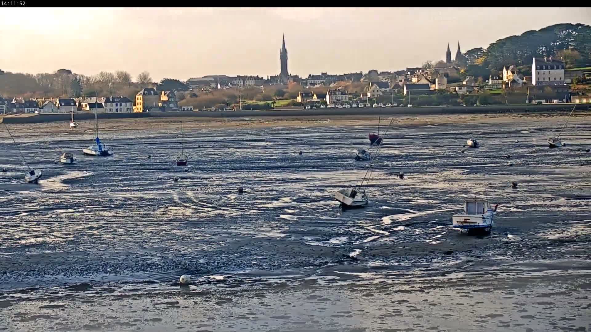 Saint-Pol-de-Leon Comune & Marine Live Cam - Morlaix, Finistere, Bretagne, France