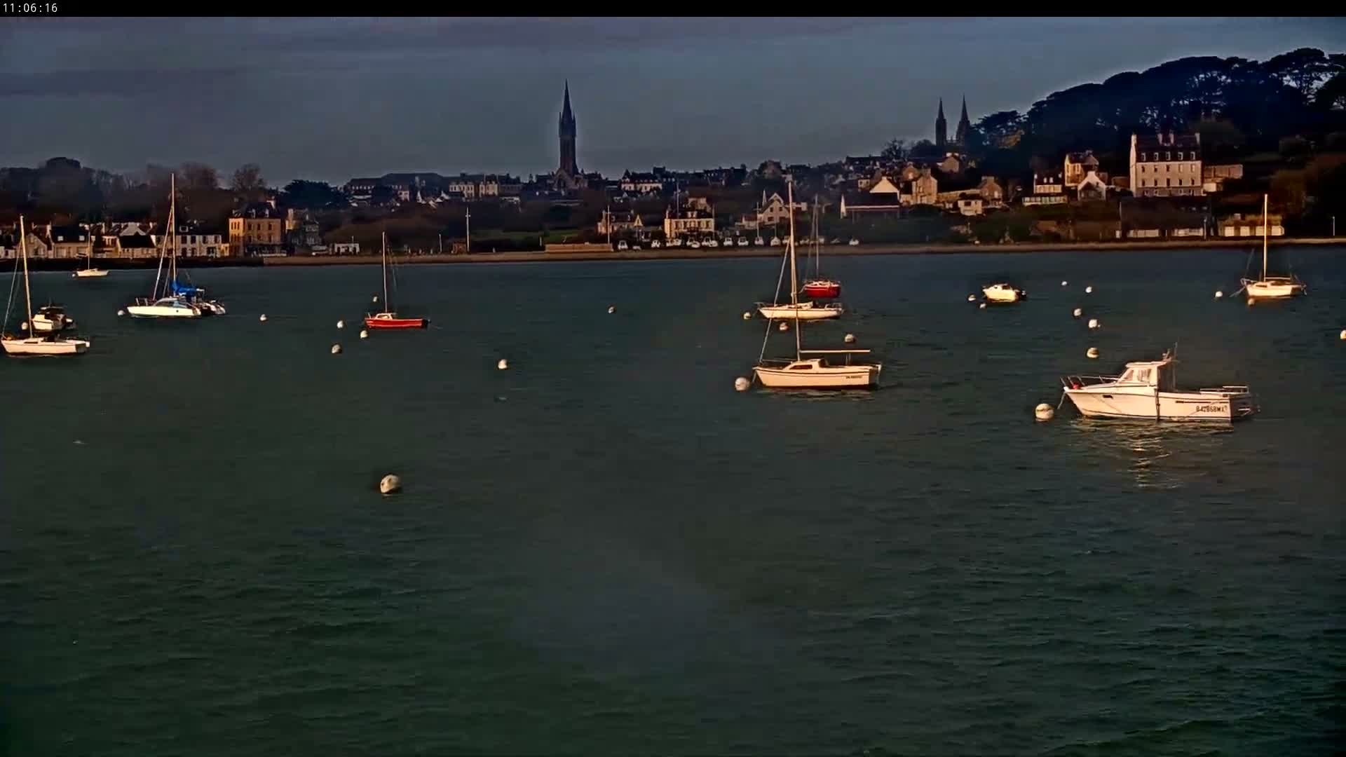Saint-Pol-de-Leon Comune & Marine Live Cam - Morlaix, Finistere, Bretagne, France