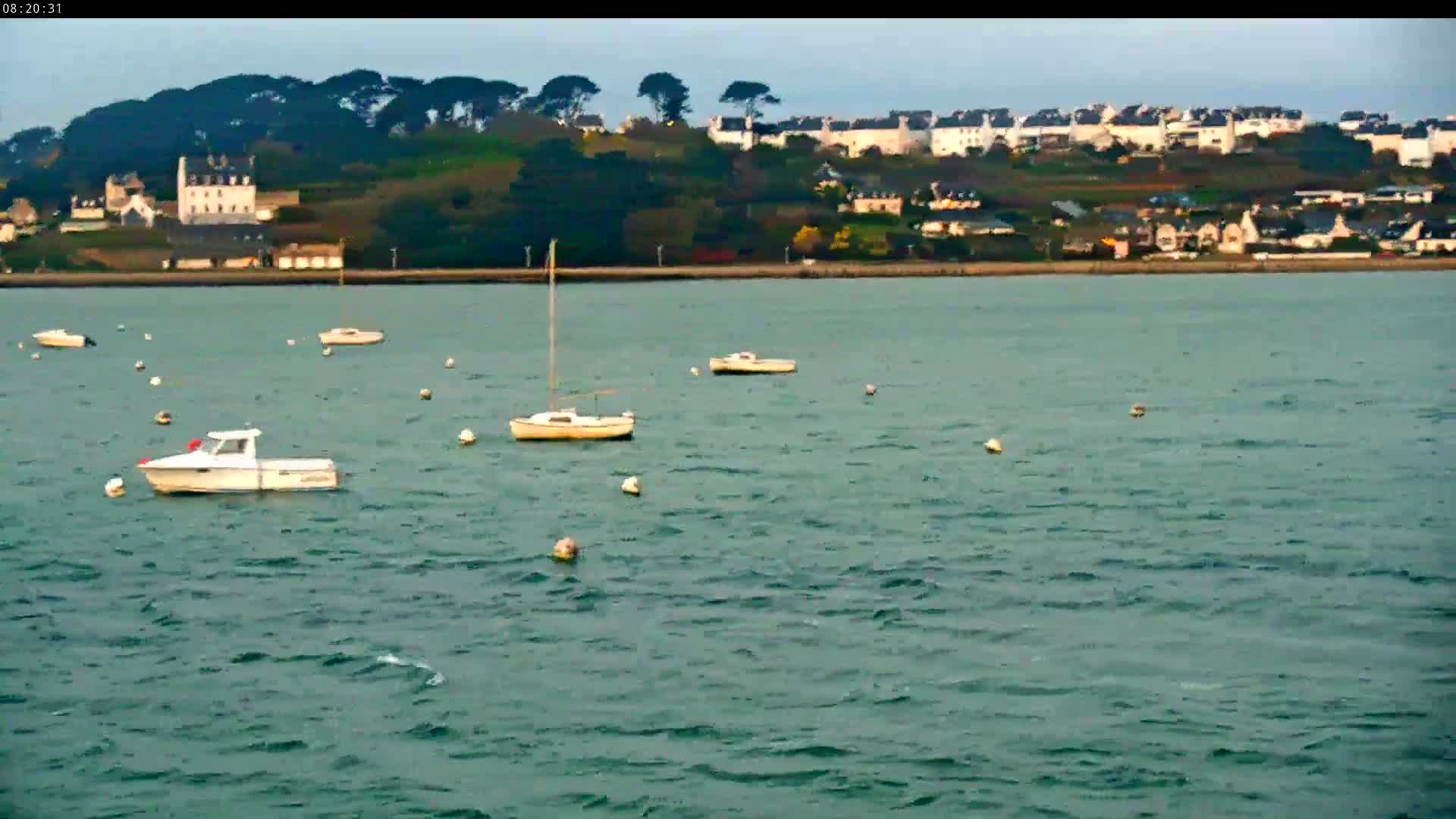 Saint-Pol-de-Leon Comune & Marine Live Cam - Morlaix, Finistere, Bretagne, France