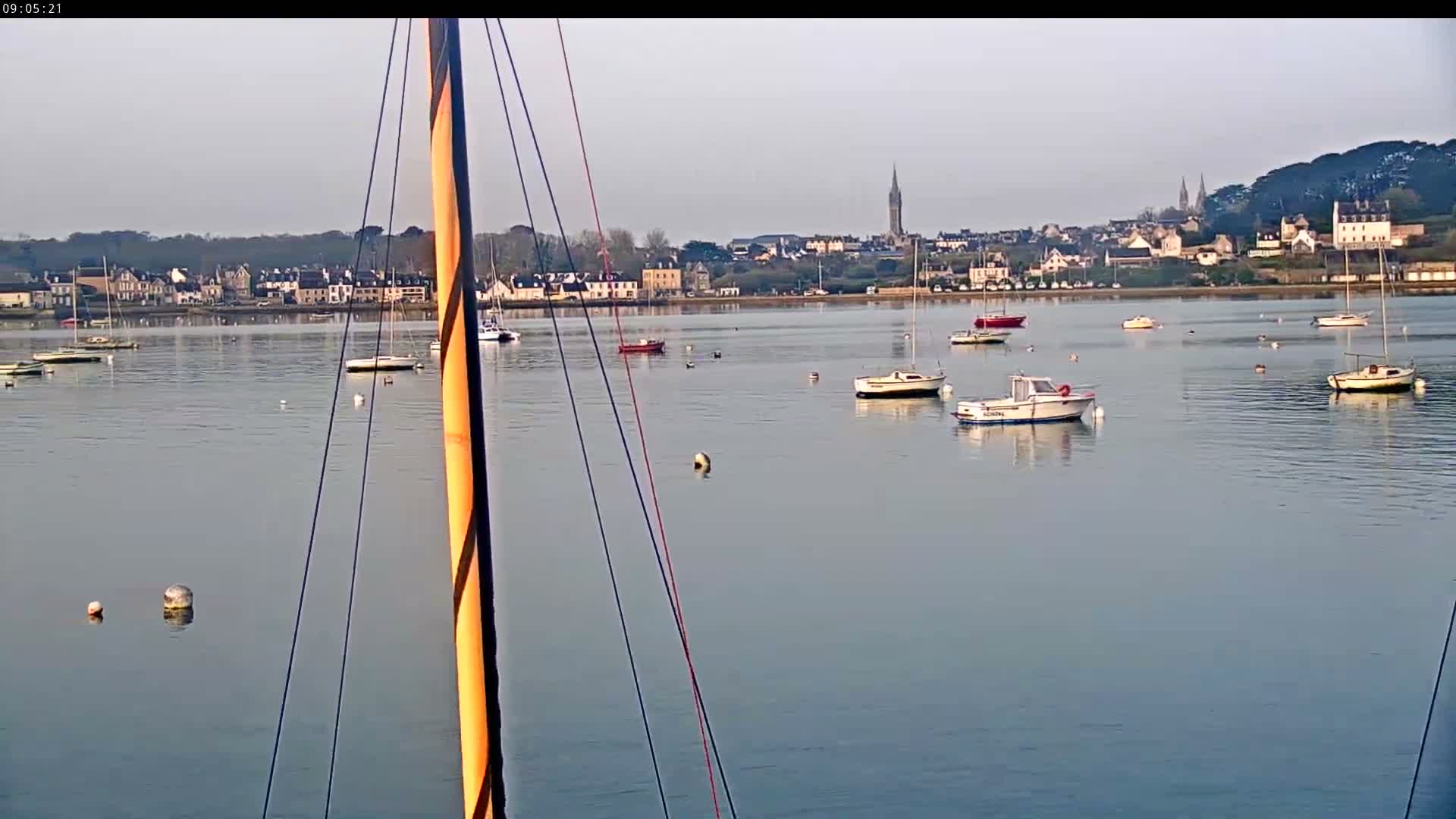 Saint-Pol-de-Leon Comune & Marine Live Cam - Morlaix, Finistere, Bretagne, France